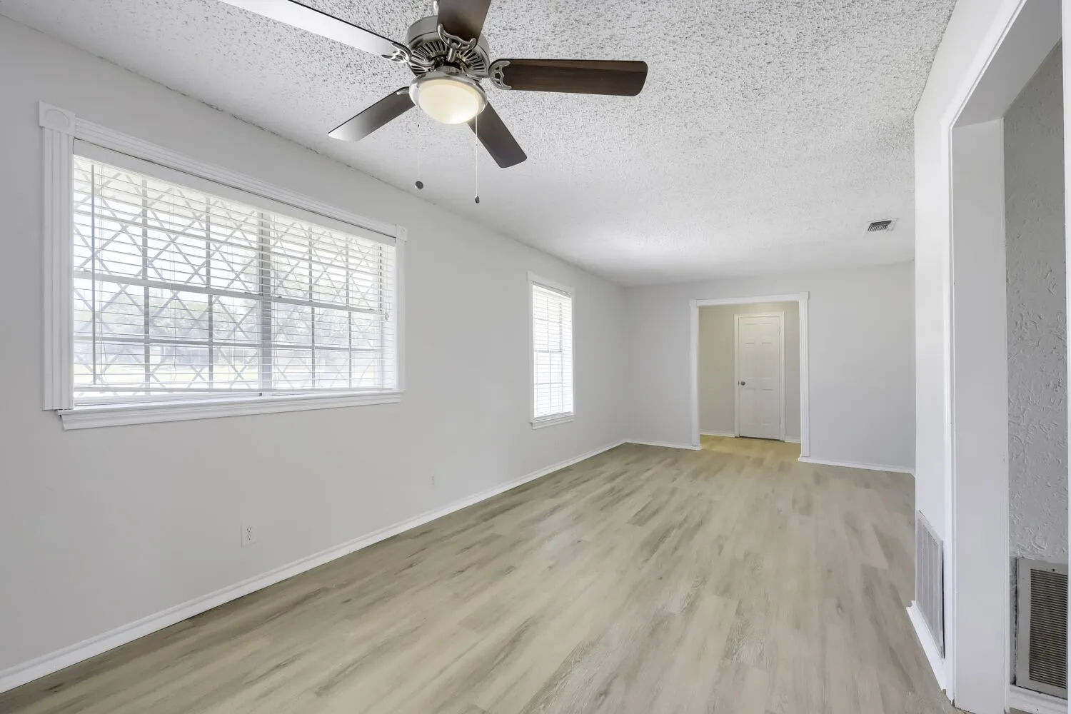 Single Family Residence For Sale in Denton County , 419 Allen Drive, Justin, Texas 76247, 3 Bedroom, 3 Bathroom, 1 Garage spaces, 2,095 Sqft, built in 1963, mls#21199989, Real Estate Agent in Justin, Homes For Sale in Denton county, Homes For Sale in Justin, Realtor in Justin Texas, Real Estate Brokerage Independent Realty Texas, Luminita Cordes Realtor