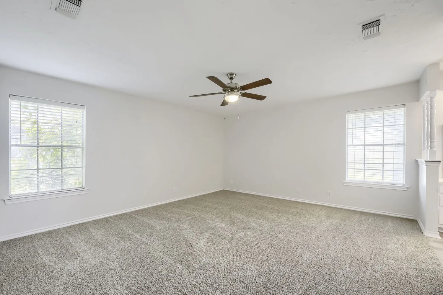 Single Family Residence For Sale in Denton County , 419 Allen Drive, Justin, Texas 76247, 3 Bedroom, 3 Bathroom, 1 Garage spaces, 2,095 Sqft, built in 1963, mls#21199989, Real Estate Agent in Justin, Homes For Sale in Denton county, Homes For Sale in Justin, Realtor in Justin Texas, Real Estate Brokerage Independent Realty Texas, Luminita Cordes Realtor