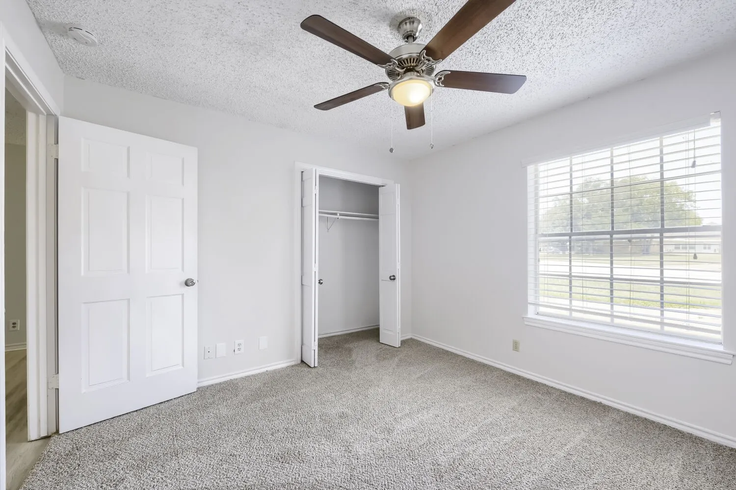 Single Family Residence For Sale in Denton County , 419 Allen Drive, Justin, Texas 76247, 3 Bedroom, 3 Bathroom, 1 Garage spaces, 2,095 Sqft, built in 1963, mls#21199989, Real Estate Agent in Justin, Homes For Sale in Denton county, Homes For Sale in Justin, Realtor in Justin Texas, Real Estate Brokerage Independent Realty Texas, Luminita Cordes Realtor