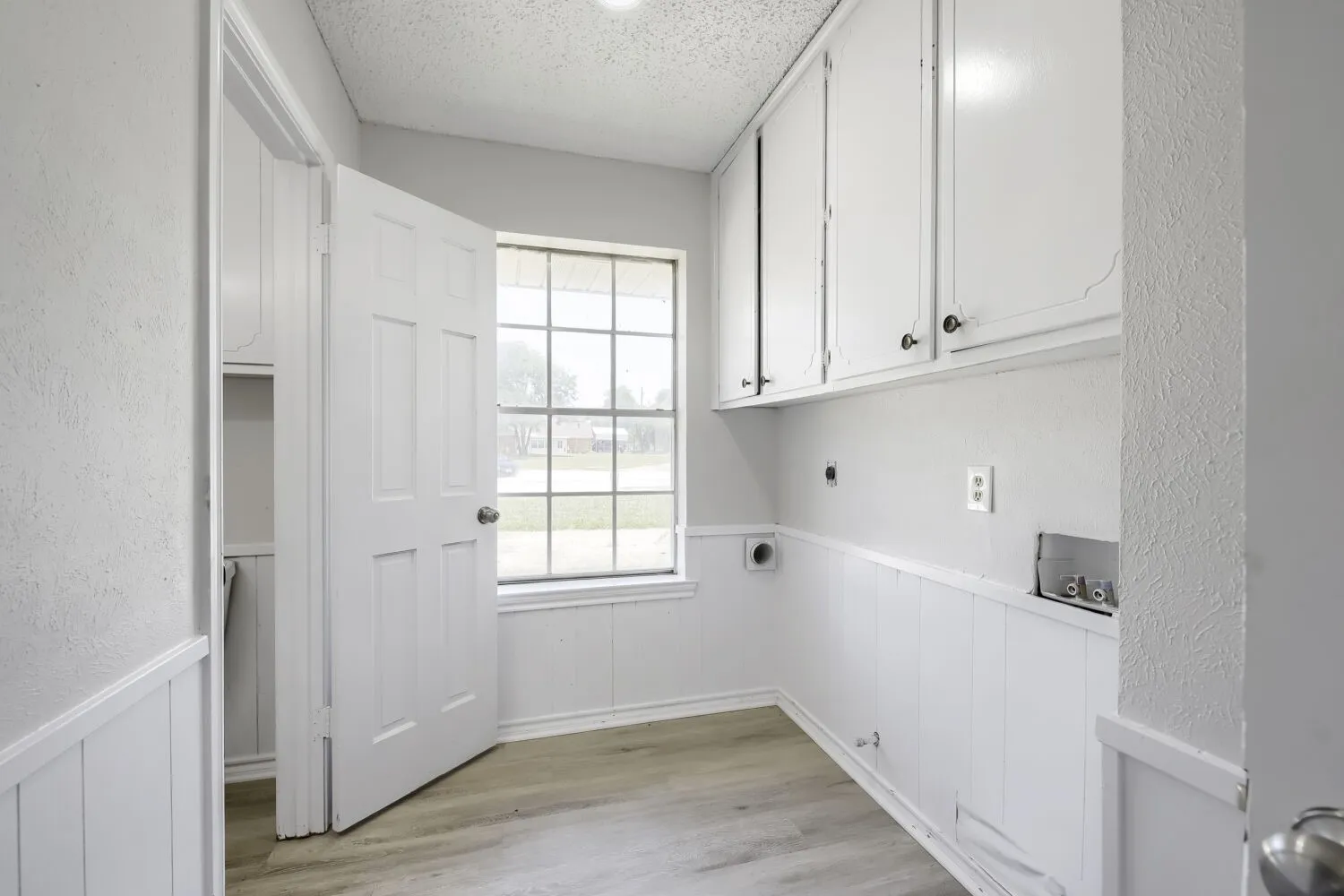 Single Family Residence For Sale in Denton County , 419 Allen Drive, Justin, Texas 76247, 3 Bedroom, 3 Bathroom, 1 Garage spaces, 2,095 Sqft, built in 1963, mls#21199989, Real Estate Agent in Justin, Homes For Sale in Denton county, Homes For Sale in Justin, Realtor in Justin Texas, Real Estate Brokerage Independent Realty Texas, Luminita Cordes Realtor