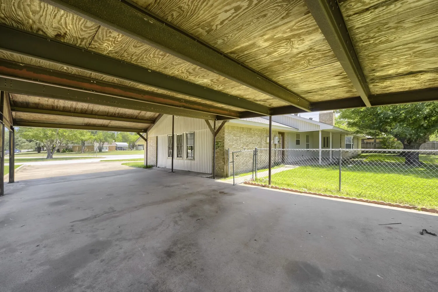 Single Family Residence For Sale in Denton County , 419 Allen Drive, Justin, Texas 76247, 3 Bedroom, 3 Bathroom, 1 Garage spaces, 2,095 Sqft, built in 1963, mls#21199989, Real Estate Agent in Justin, Homes For Sale in Denton county, Homes For Sale in Justin, Realtor in Justin Texas, Real Estate Brokerage Independent Realty Texas, Luminita Cordes Realtor