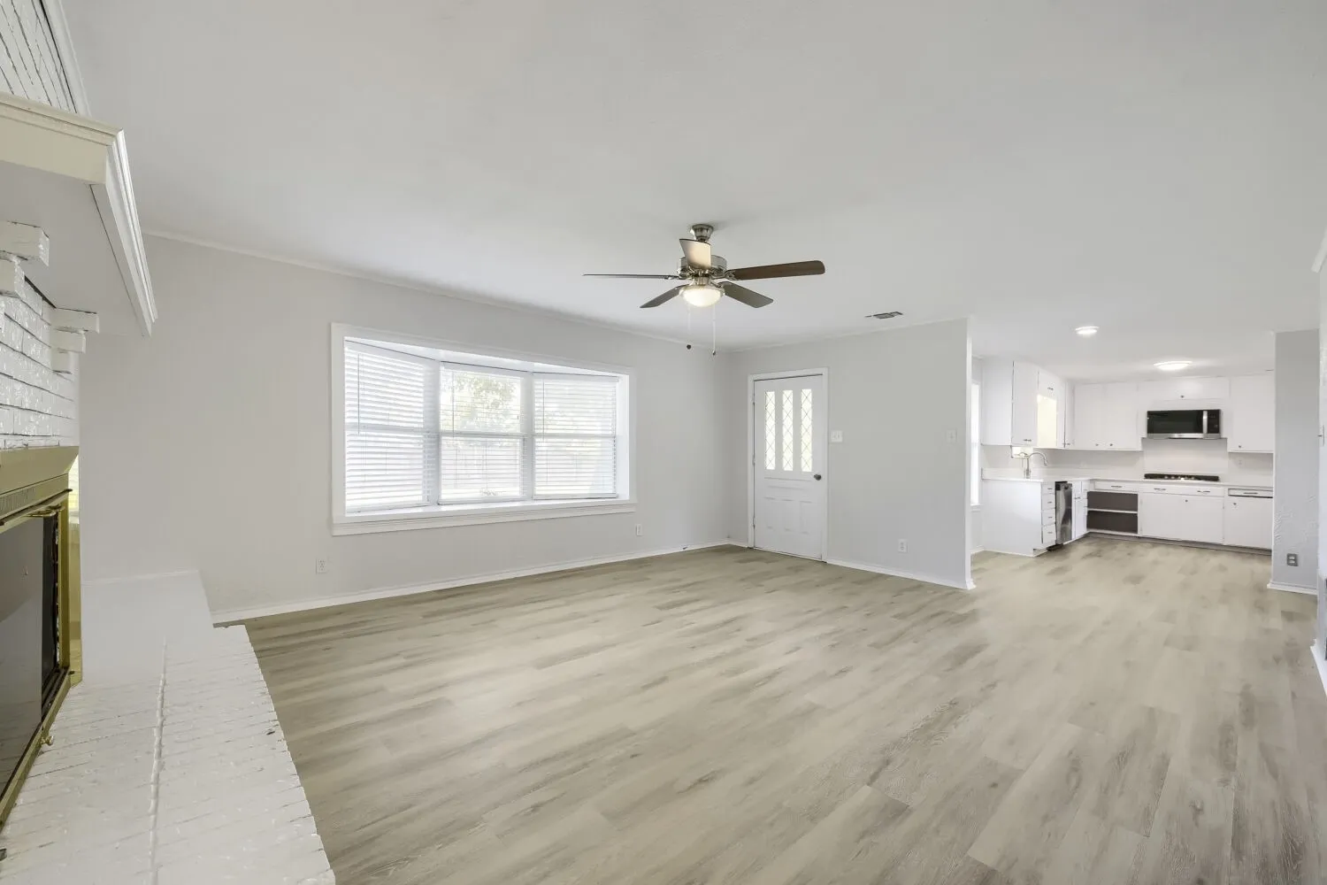 Single Family Residence For Sale in Denton County , 419 Allen Drive, Justin, Texas 76247, 3 Bedroom, 3 Bathroom, 1 Garage spaces, 2,095 Sqft, built in 1963, mls#21199989, Real Estate Agent in Justin, Homes For Sale in Denton county, Homes For Sale in Justin, Realtor in Justin Texas, Real Estate Brokerage Independent Realty Texas, Luminita Cordes Realtor