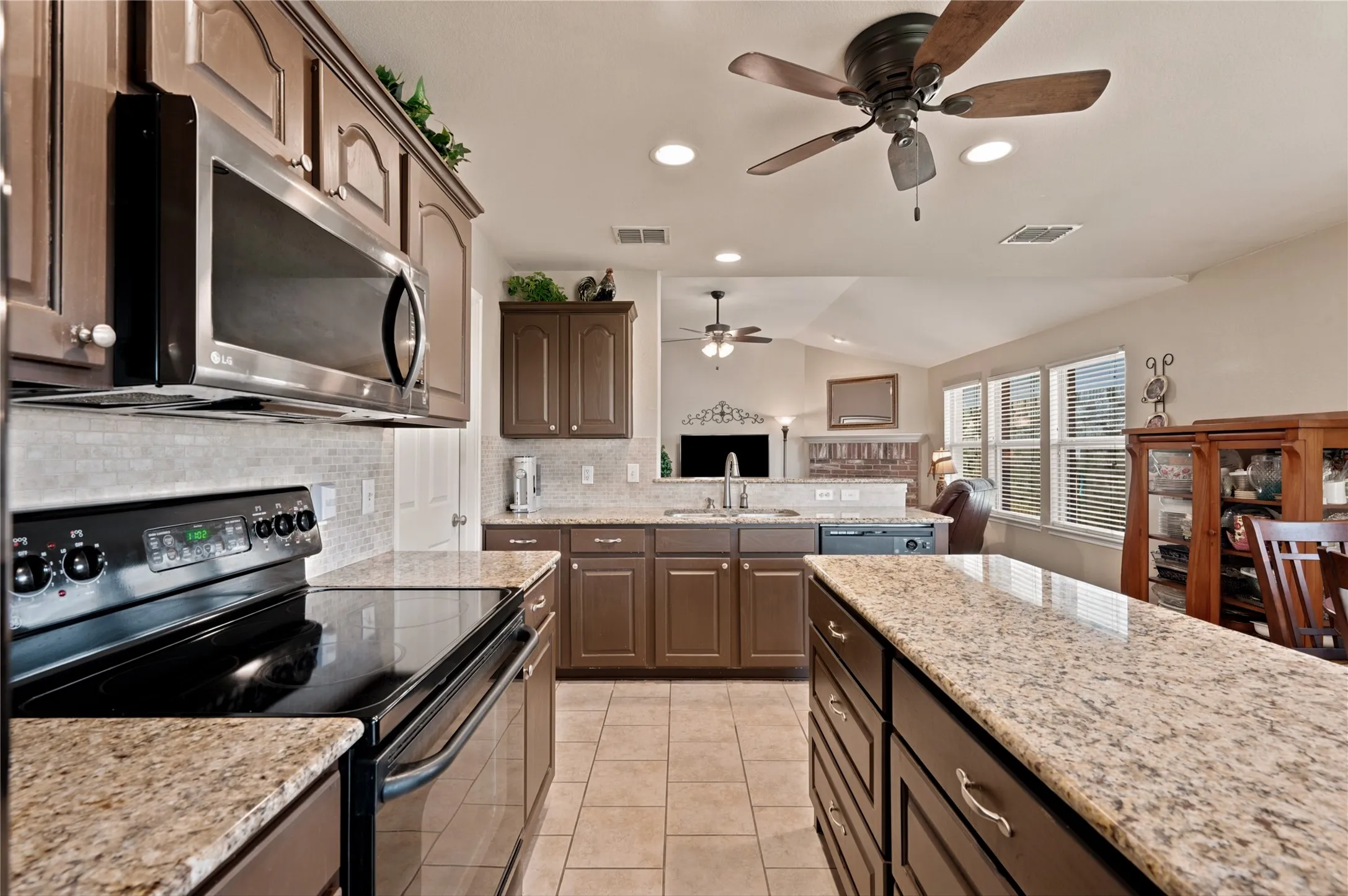 Single Family Residence For Sale in Tarrant County , 9437 Pastime Court, Fort Worth, Texas 76244, 3 Bedroom, 2 Bathroom, 2 Garage spaces, 1,591 Sqft, built in 2004, mls#21315408, Real Estate Agent in Fort Worth, Homes For Sale in Tarrant county, Homes For Sale in Fort Worth, Realtor in Fort Worth Texas, Real Estate Brokerage Independent Realty Texas, Luminita Cordes Realtor