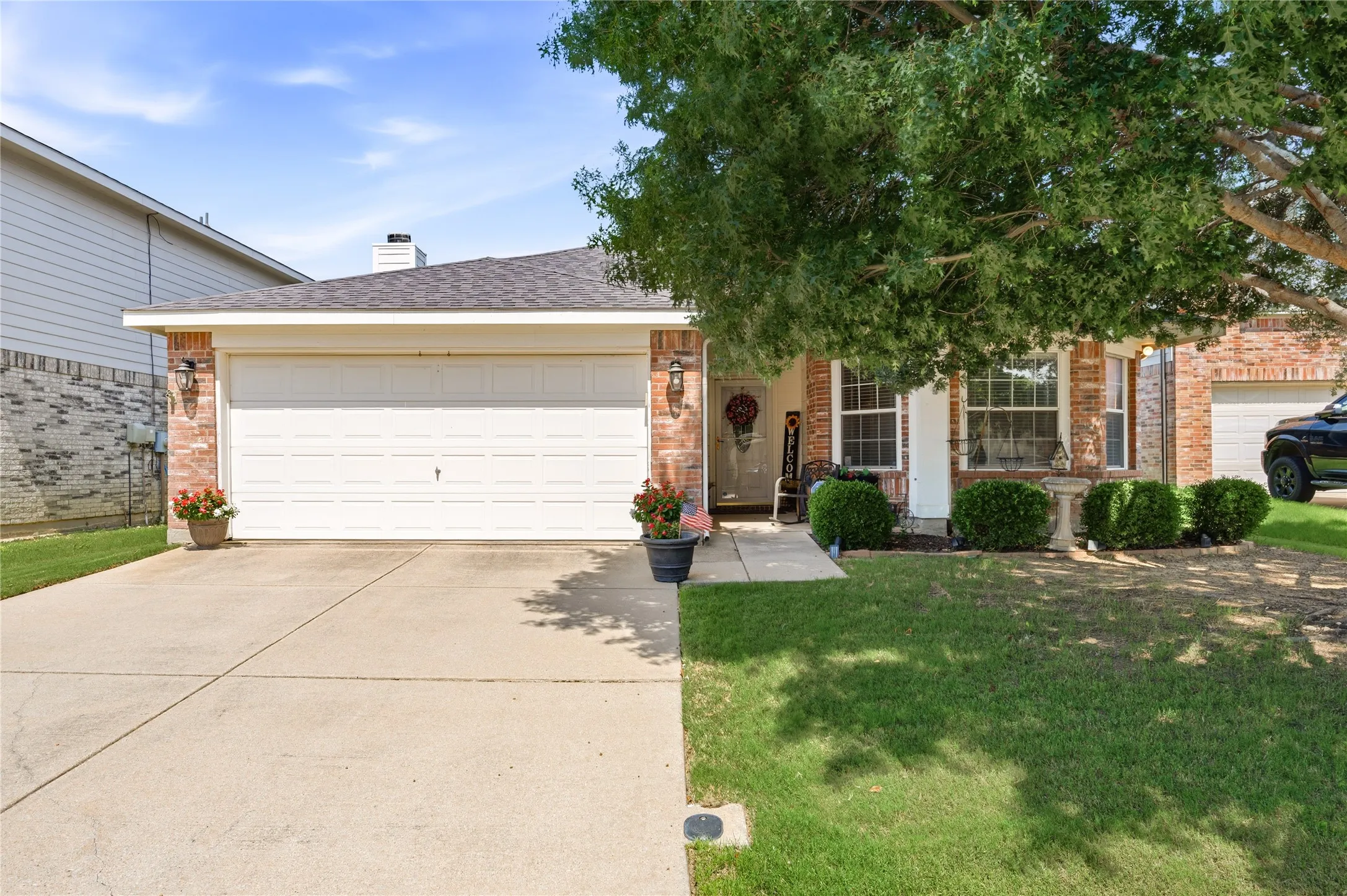 Single Family Residence For Sale in Tarrant County , 9437 Pastime Court, Fort Worth, Texas 76244, 3 Bedroom, 2 Bathroom, 2 Garage spaces, 1,591 Sqft, built in 2004, mls#21315408, Real Estate Agent in Fort Worth, Homes For Sale in Tarrant county, Homes For Sale in Fort Worth, Realtor in Fort Worth Texas, Real Estate Brokerage Independent Realty Texas, Luminita Cordes Realtor