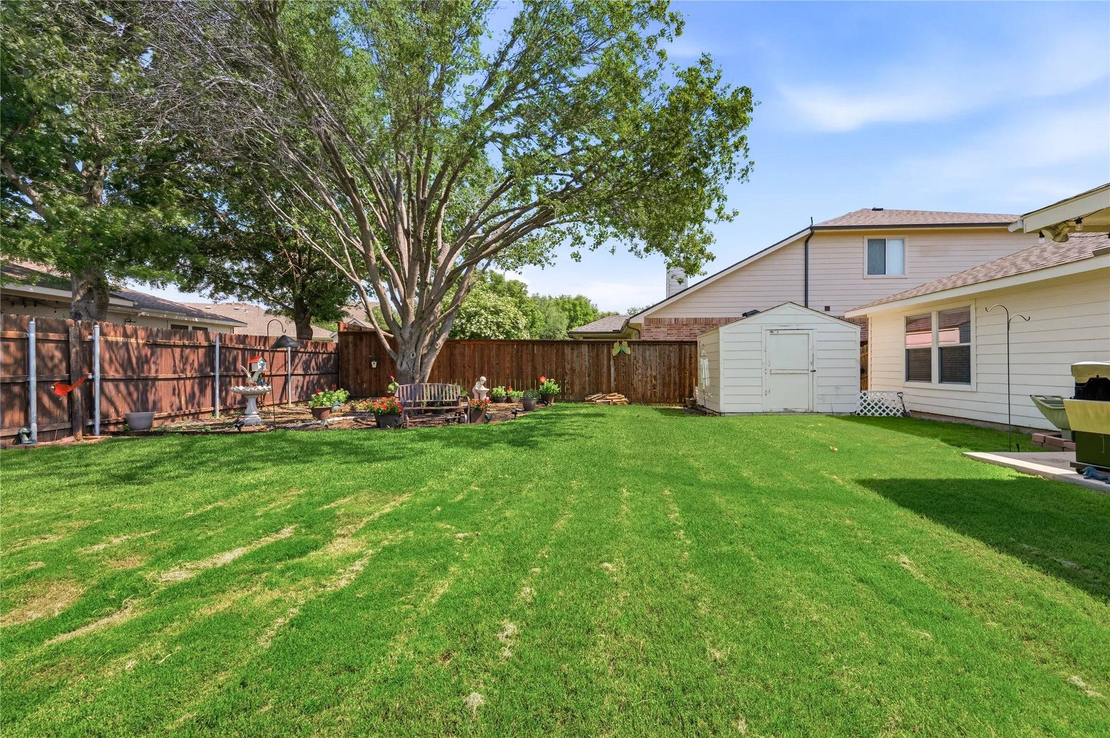 Single Family Residence For Sale in Tarrant County , 9437 Pastime Court, Fort Worth, Texas 76244, 3 Bedroom, 2 Bathroom, 2 Garage spaces, 1,591 Sqft, built in 2004, mls#21315408, Real Estate Agent in Fort Worth, Homes For Sale in Tarrant county, Homes For Sale in Fort Worth, Realtor in Fort Worth Texas, Real Estate Brokerage Independent Realty Texas, Luminita Cordes Realtor