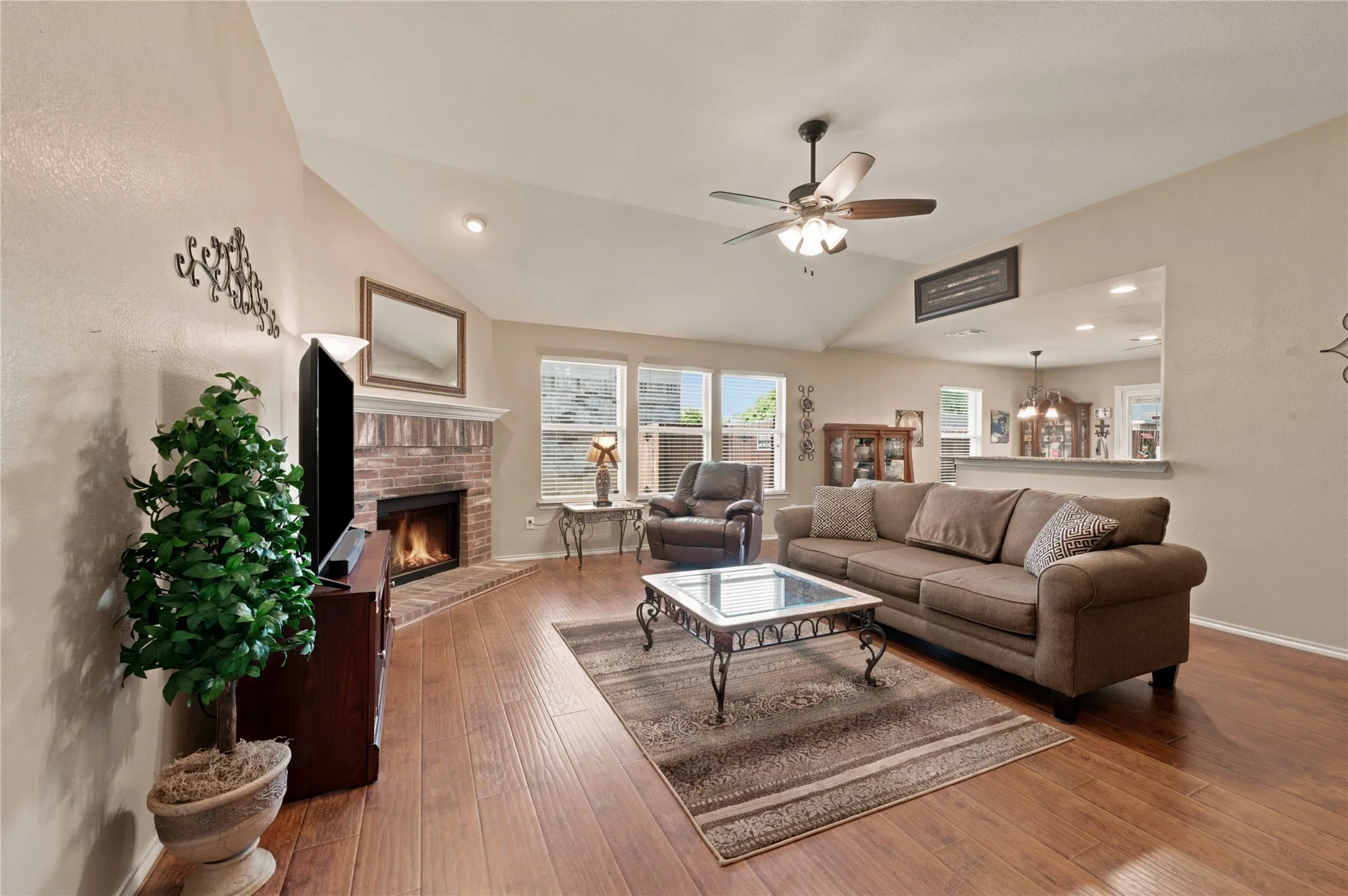 Single Family Residence For Sale in Tarrant County , 9437 Pastime Court, Fort Worth, Texas 76244, 3 Bedroom, 2 Bathroom, 2 Garage spaces, 1,591 Sqft, built in 2004, mls#21315408, Real Estate Agent in Fort Worth, Homes For Sale in Tarrant county, Homes For Sale in Fort Worth, Realtor in Fort Worth Texas, Real Estate Brokerage Independent Realty Texas, Luminita Cordes Realtor