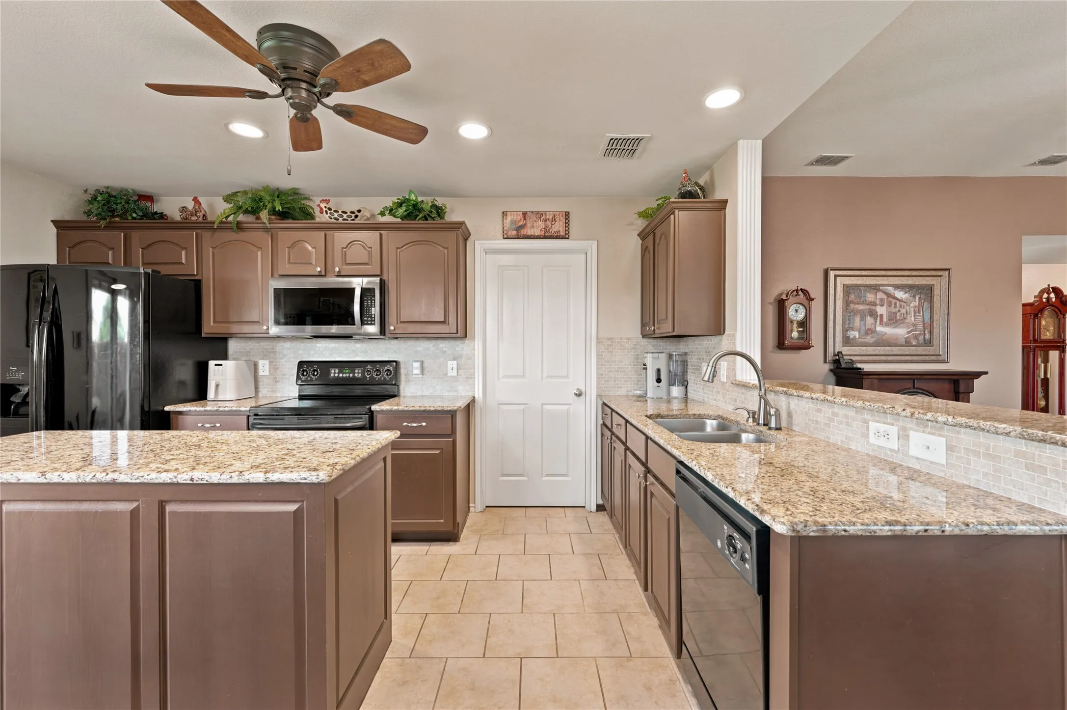 Single Family Residence For Sale in Tarrant County , 9437 Pastime Court, Fort Worth, Texas 76244, 3 Bedroom, 2 Bathroom, 2 Garage spaces, 1,591 Sqft, built in 2004, mls#21315408, Real Estate Agent in Fort Worth, Homes For Sale in Tarrant county, Homes For Sale in Fort Worth, Realtor in Fort Worth Texas, Real Estate Brokerage Independent Realty Texas, Luminita Cordes Realtor
