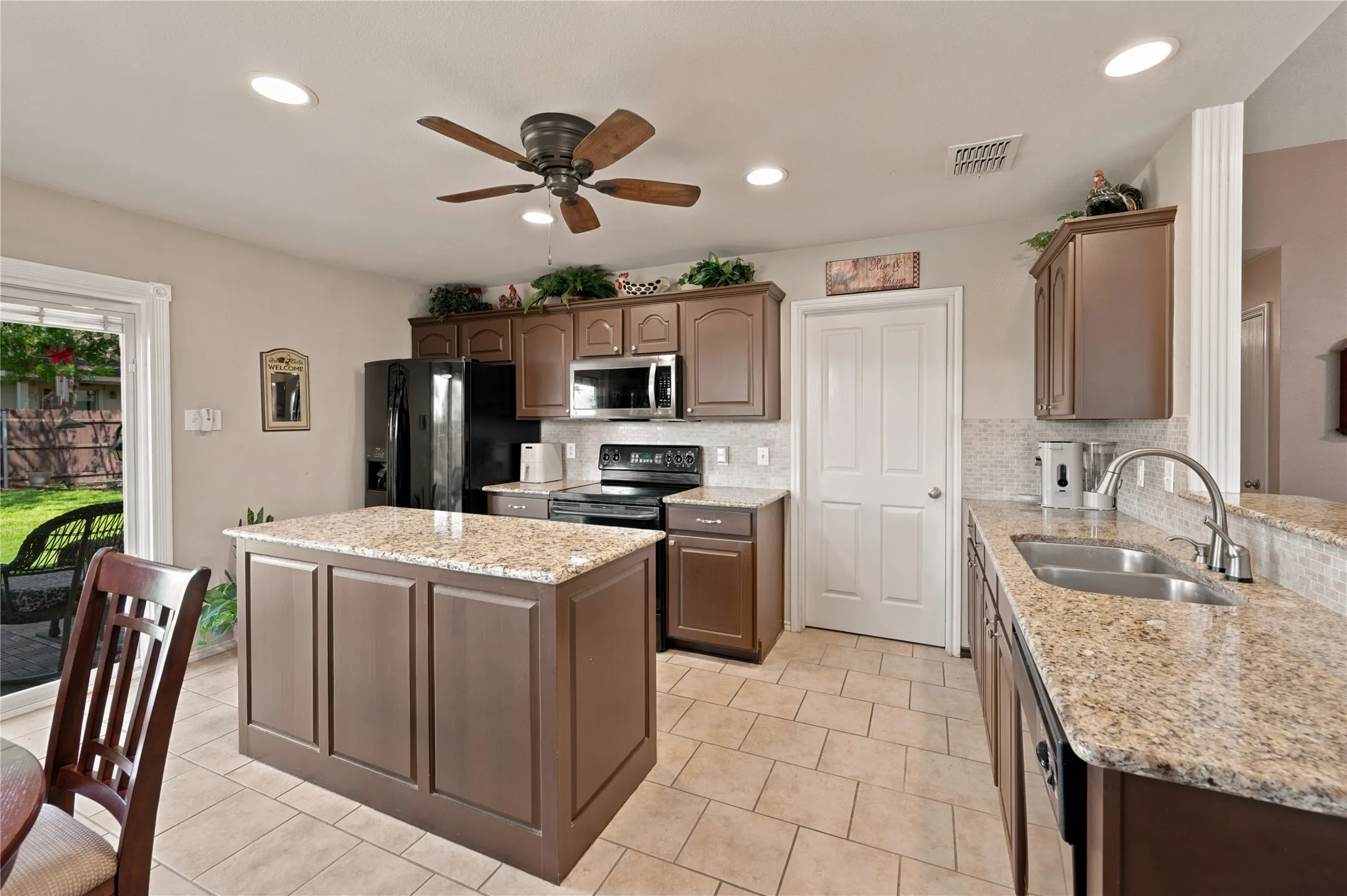 Single Family Residence For Sale in Tarrant County , 9437 Pastime Court, Fort Worth, Texas 76244, 3 Bedroom, 2 Bathroom, 2 Garage spaces, 1,591 Sqft, built in 2004, mls#21315408, Real Estate Agent in Fort Worth, Homes For Sale in Tarrant county, Homes For Sale in Fort Worth, Realtor in Fort Worth Texas, Real Estate Brokerage Independent Realty Texas, Luminita Cordes Realtor