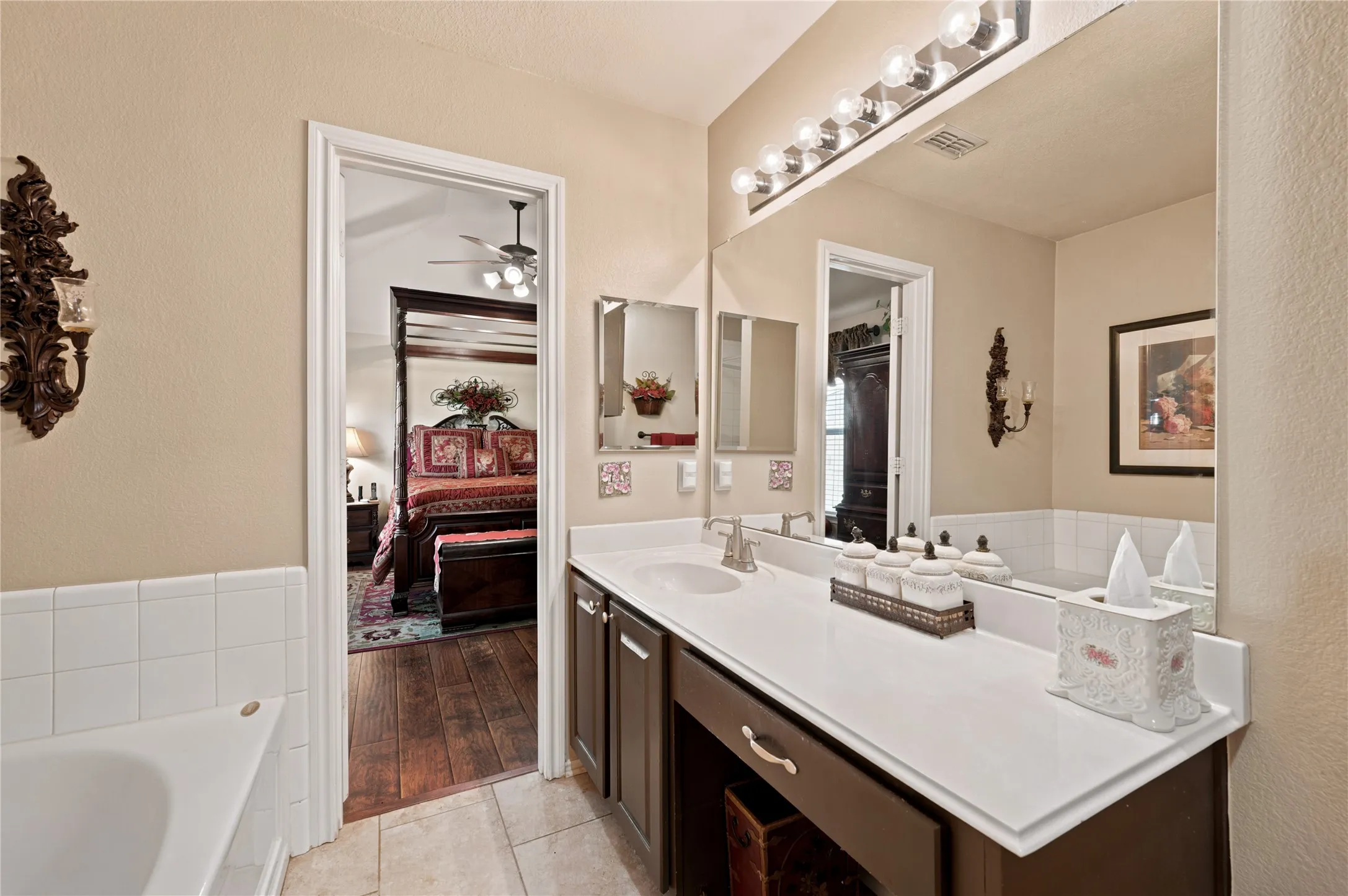 Single Family Residence For Sale in Tarrant County , 9437 Pastime Court, Fort Worth, Texas 76244, 3 Bedroom, 2 Bathroom, 2 Garage spaces, 1,591 Sqft, built in 2004, mls#21315408, Real Estate Agent in Fort Worth, Homes For Sale in Tarrant county, Homes For Sale in Fort Worth, Realtor in Fort Worth Texas, Real Estate Brokerage Independent Realty Texas, Luminita Cordes Realtor