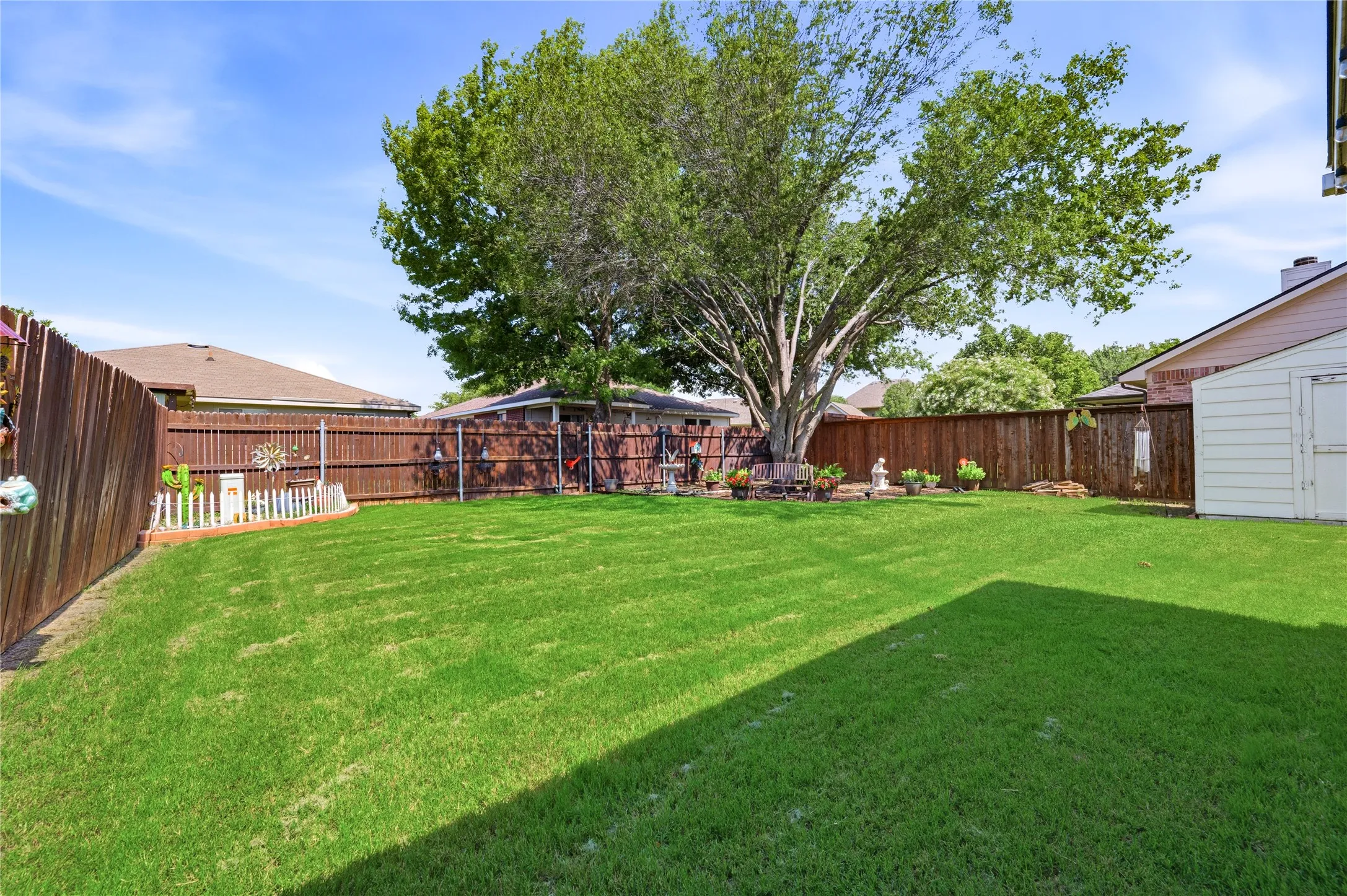 Single Family Residence For Sale in Tarrant County , 9437 Pastime Court, Fort Worth, Texas 76244, 3 Bedroom, 2 Bathroom, 2 Garage spaces, 1,591 Sqft, built in 2004, mls#21315408, Real Estate Agent in Fort Worth, Homes For Sale in Tarrant county, Homes For Sale in Fort Worth, Realtor in Fort Worth Texas, Real Estate Brokerage Independent Realty Texas, Luminita Cordes Realtor