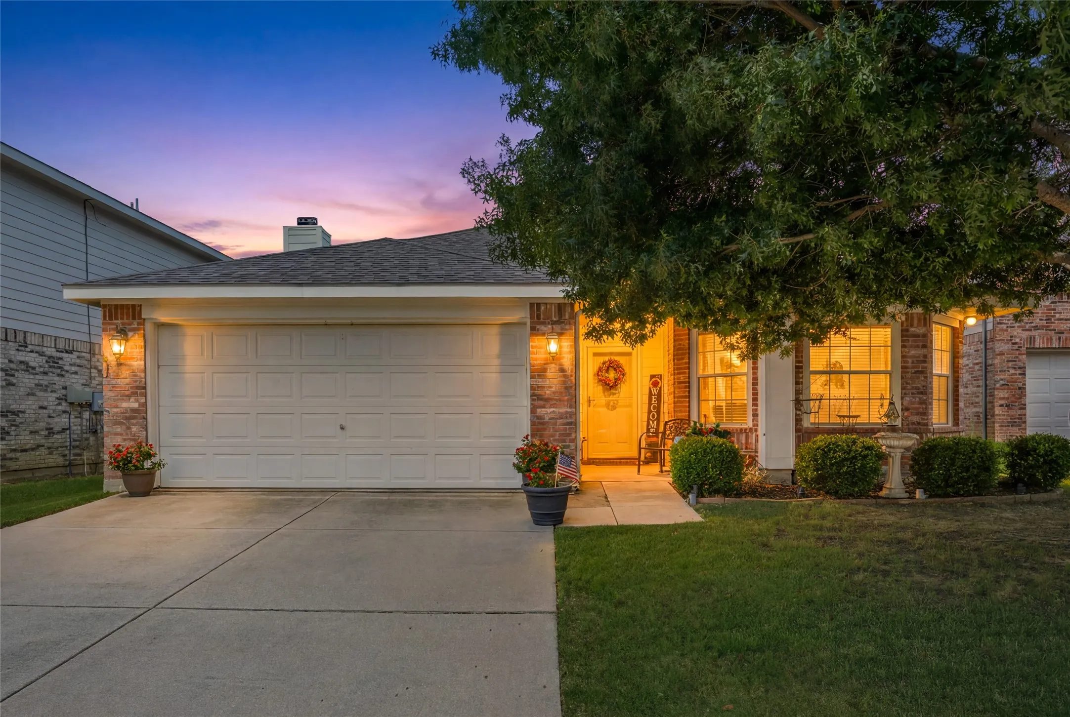 Single Family Residence For Sale in Tarrant County , 9437 Pastime Court, Fort Worth, Texas 76244, 3 Bedroom, 2 Bathroom, 2 Garage spaces, 1,591 Sqft, built in 2004, mls#21315408, Real Estate Agent in Fort Worth, Homes For Sale in Tarrant county, Homes For Sale in Fort Worth, Realtor in Fort Worth Texas, Real Estate Brokerage Independent Realty Texas, Luminita Cordes Realtor