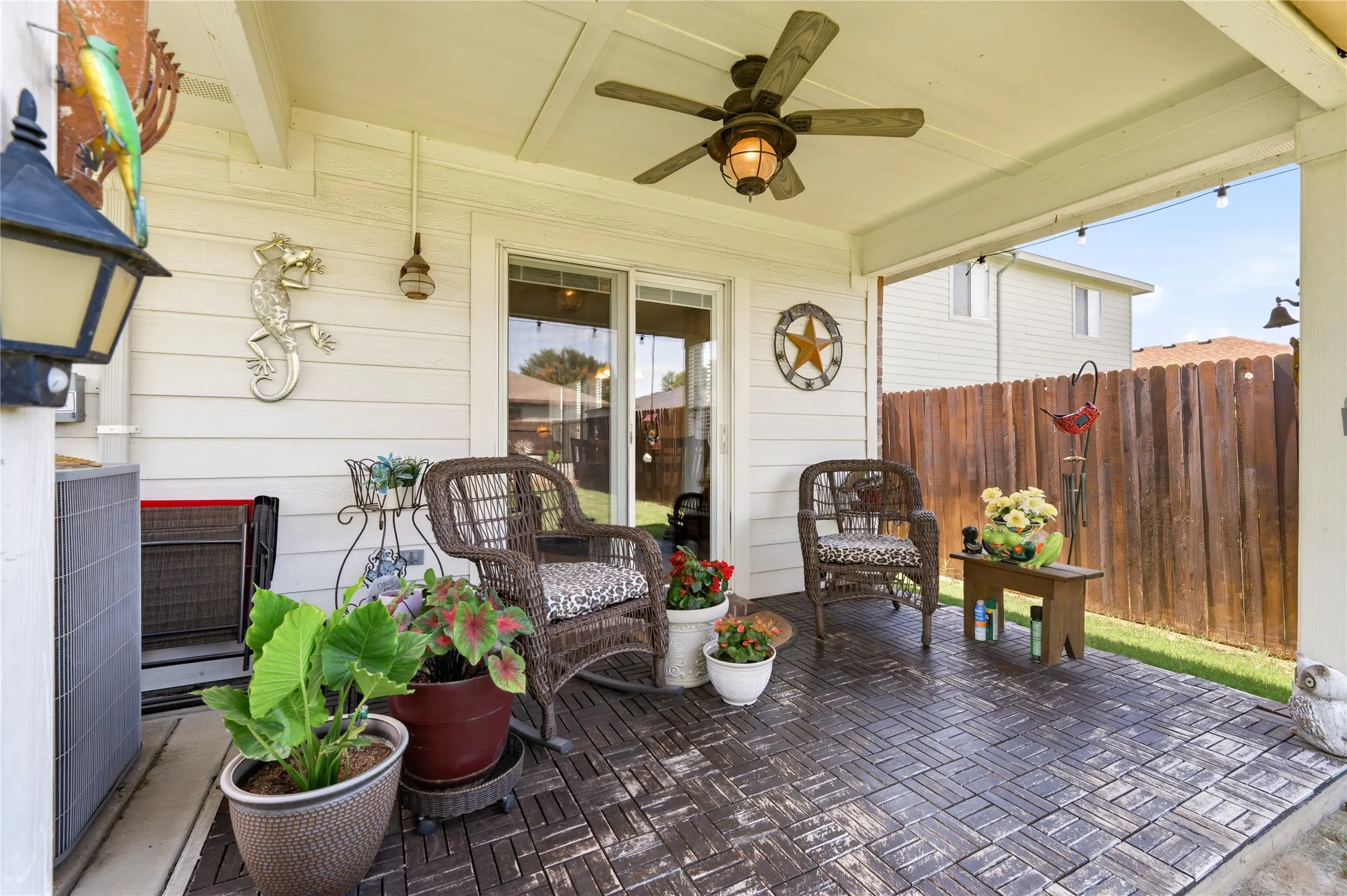 Single Family Residence For Sale in Tarrant County , 9437 Pastime Court, Fort Worth, Texas 76244, 3 Bedroom, 2 Bathroom, 2 Garage spaces, 1,591 Sqft, built in 2004, mls#21315408, Real Estate Agent in Fort Worth, Homes For Sale in Tarrant county, Homes For Sale in Fort Worth, Realtor in Fort Worth Texas, Real Estate Brokerage Independent Realty Texas, Luminita Cordes Realtor