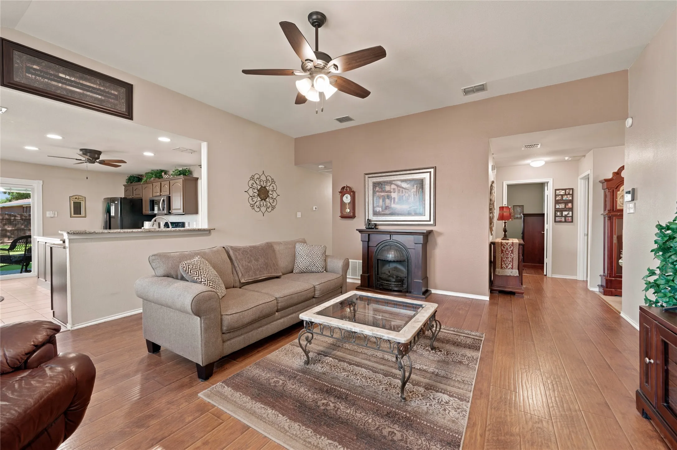 Single Family Residence For Sale in Tarrant County , 9437 Pastime Court, Fort Worth, Texas 76244, 3 Bedroom, 2 Bathroom, 2 Garage spaces, 1,591 Sqft, built in 2004, mls#21315408, Real Estate Agent in Fort Worth, Homes For Sale in Tarrant county, Homes For Sale in Fort Worth, Realtor in Fort Worth Texas, Real Estate Brokerage Independent Realty Texas, Luminita Cordes Realtor