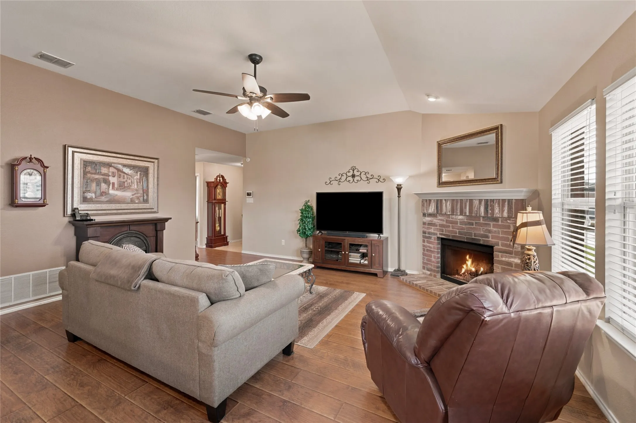 Single Family Residence For Sale in Tarrant County , 9437 Pastime Court, Fort Worth, Texas 76244, 3 Bedroom, 2 Bathroom, 2 Garage spaces, 1,591 Sqft, built in 2004, mls#21315408, Real Estate Agent in Fort Worth, Homes For Sale in Tarrant county, Homes For Sale in Fort Worth, Realtor in Fort Worth Texas, Real Estate Brokerage Independent Realty Texas, Luminita Cordes Realtor