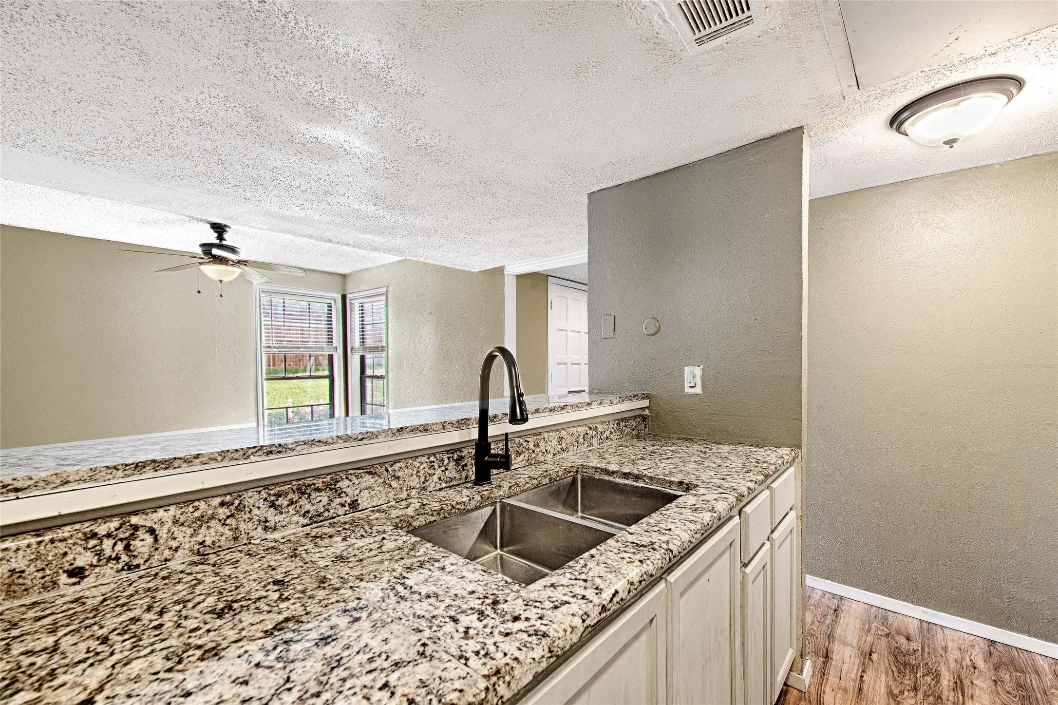 Condominium For Sale in Dallas County , 15889 Preston Road 1001, Dallas, Texas 75248, 2 Bedroom, 2 Bathroom, Garage spaces, 1,443 Sqft, built in 1983, mls#21316766, Real Estate Agent in Dallas, Homes For Sale in Dallas county, Homes For Sale in Dallas, Realtor in Dallas Texas, Real Estate Brokerage Independent Realty Texas, Luminita Cordes Realtor