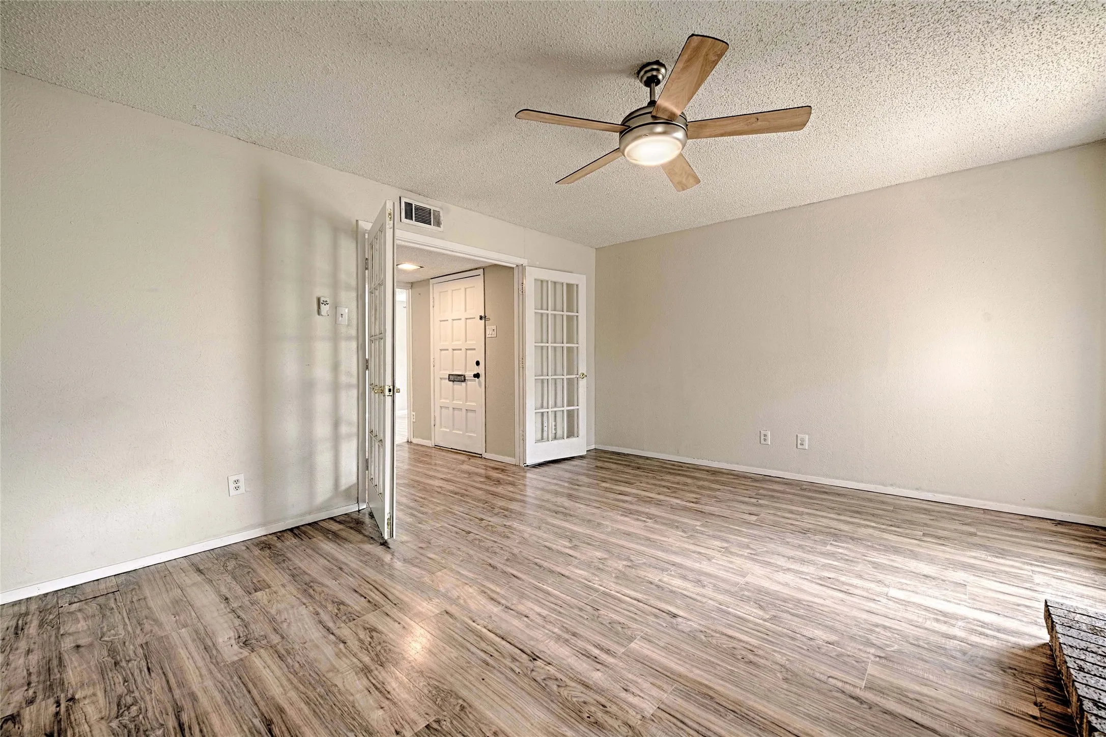 Condominium For Sale in Dallas County , 15889 Preston Road 1001, Dallas, Texas 75248, 2 Bedroom, 2 Bathroom, Garage spaces, 1,443 Sqft, built in 1983, mls#21316766, Real Estate Agent in Dallas, Homes For Sale in Dallas county, Homes For Sale in Dallas, Realtor in Dallas Texas, Real Estate Brokerage Independent Realty Texas, Luminita Cordes Realtor
