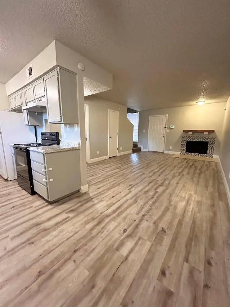 Quadruplex For Rent in Tarrant County , 3741 Bonnie Drive D, Fort Worth, Texas 76116, 2 Bedroom, 2 Bathroom, Garage spaces, 1,015 Sqft, built in 1983, mls#21316775, Real Estate Agent in Fort Worth, Homes For Rent in Tarrant county, Homes For Rent in Fort Worth, Realtor in Fort Worth Texas, Real Estate Brokerage Independent Realty Texas, Luminita Cordes Realtor