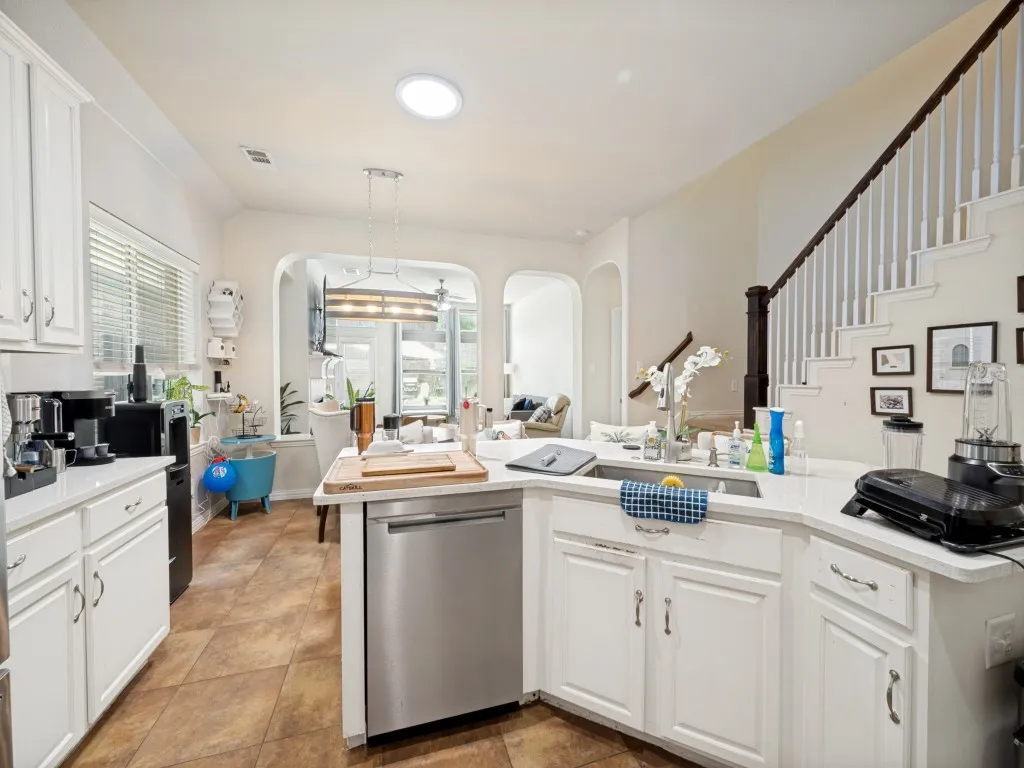Single Family Residence For Sale in Denton County , 2312 Fountain Gate Drive, Little Elm, Texas 75068, 3 Bedroom, 3 Bathroom, Garage spaces, 2,493 Sqft, built in 2009, mls#21308361, Real Estate Agent in Little Elm, Homes For Sale in Denton county, Homes For Sale in Little Elm, Realtor in Little Elm Texas, Real Estate Brokerage Independent Realty Texas, Luminita Cordes Realtor