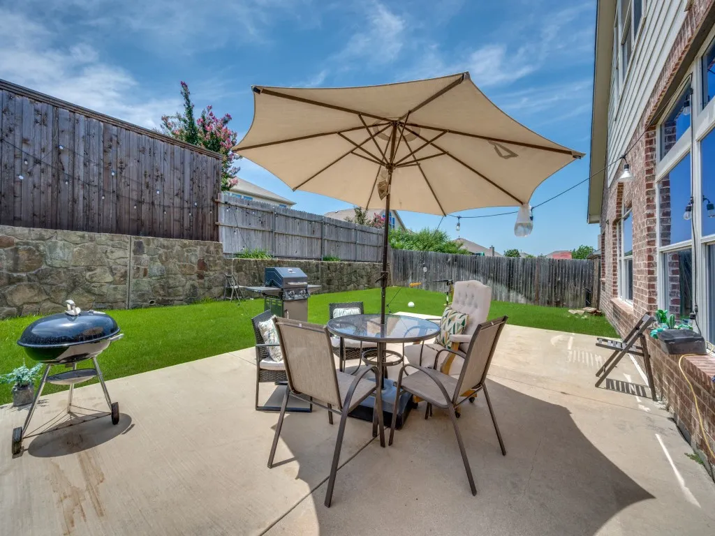 Single Family Residence For Sale in Denton County , 2312 Fountain Gate Drive, Little Elm, Texas 75068, 3 Bedroom, 3 Bathroom, Garage spaces, 2,493 Sqft, built in 2009, mls#21308361, Real Estate Agent in Little Elm, Homes For Sale in Denton county, Homes For Sale in Little Elm, Realtor in Little Elm Texas, Real Estate Brokerage Independent Realty Texas, Luminita Cordes Realtor