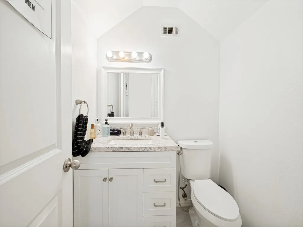 Single Family Residence For Sale in Denton County , 2312 Fountain Gate Drive, Little Elm, Texas 75068, 3 Bedroom, 3 Bathroom, Garage spaces, 2,493 Sqft, built in 2009, mls#21308361, Real Estate Agent in Little Elm, Homes For Sale in Denton county, Homes For Sale in Little Elm, Realtor in Little Elm Texas, Real Estate Brokerage Independent Realty Texas, Luminita Cordes Realtor