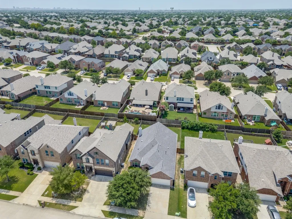 Single Family Residence For Sale in Denton County , 2312 Fountain Gate Drive, Little Elm, Texas 75068, 3 Bedroom, 3 Bathroom, Garage spaces, 2,493 Sqft, built in 2009, mls#21308361, Real Estate Agent in Little Elm, Homes For Sale in Denton county, Homes For Sale in Little Elm, Realtor in Little Elm Texas, Real Estate Brokerage Independent Realty Texas, Luminita Cordes Realtor