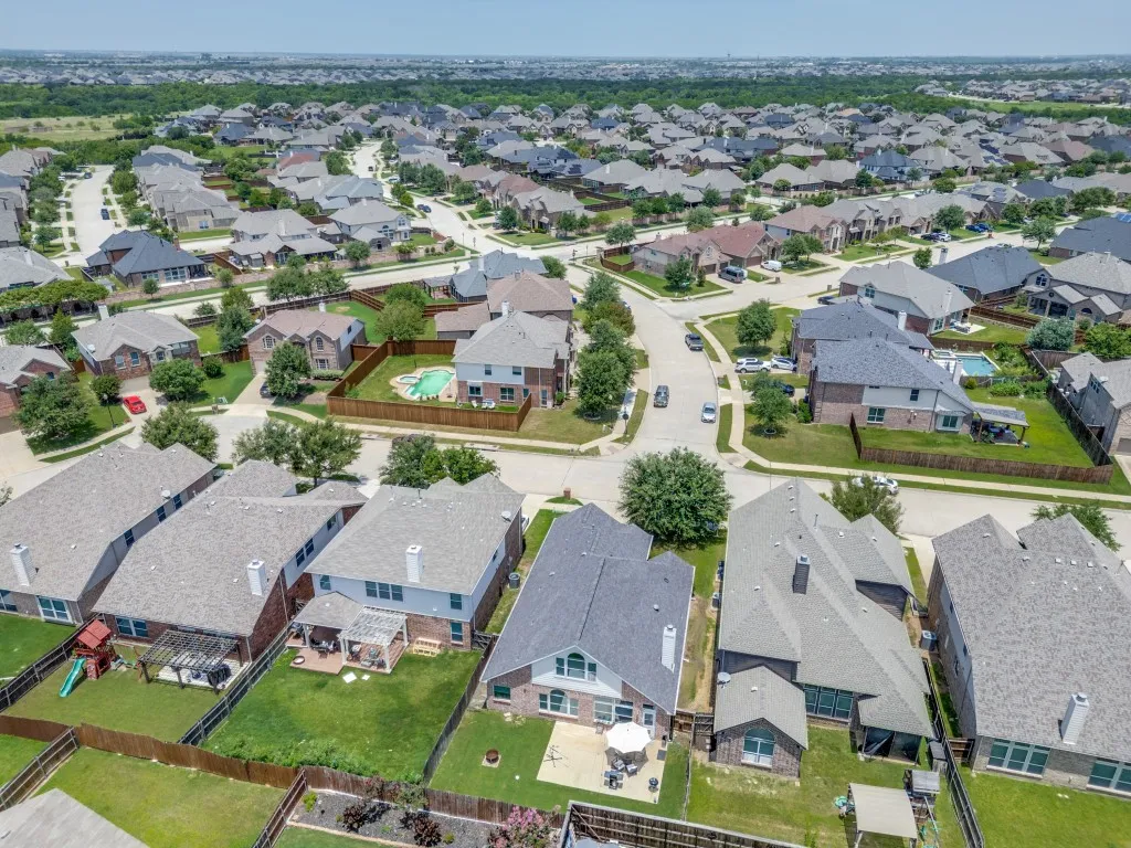 Single Family Residence For Sale in Denton County , 2312 Fountain Gate Drive, Little Elm, Texas 75068, 3 Bedroom, 3 Bathroom, Garage spaces, 2,493 Sqft, built in 2009, mls#21308361, Real Estate Agent in Little Elm, Homes For Sale in Denton county, Homes For Sale in Little Elm, Realtor in Little Elm Texas, Real Estate Brokerage Independent Realty Texas, Luminita Cordes Realtor