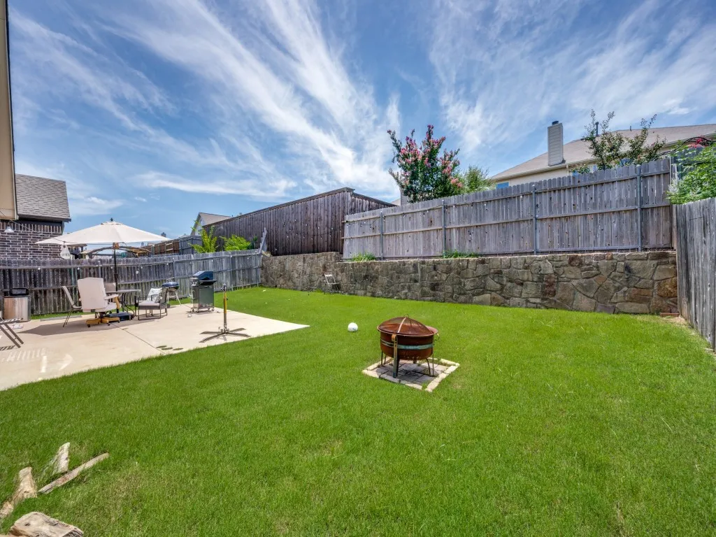 Single Family Residence For Sale in Denton County , 2312 Fountain Gate Drive, Little Elm, Texas 75068, 3 Bedroom, 3 Bathroom, Garage spaces, 2,493 Sqft, built in 2009, mls#21308361, Real Estate Agent in Little Elm, Homes For Sale in Denton county, Homes For Sale in Little Elm, Realtor in Little Elm Texas, Real Estate Brokerage Independent Realty Texas, Luminita Cordes Realtor