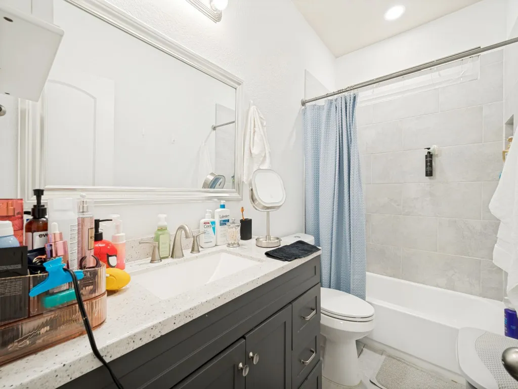 Single Family Residence For Sale in Denton County , 2312 Fountain Gate Drive, Little Elm, Texas 75068, 3 Bedroom, 3 Bathroom, Garage spaces, 2,493 Sqft, built in 2009, mls#21308361, Real Estate Agent in Little Elm, Homes For Sale in Denton county, Homes For Sale in Little Elm, Realtor in Little Elm Texas, Real Estate Brokerage Independent Realty Texas, Luminita Cordes Realtor