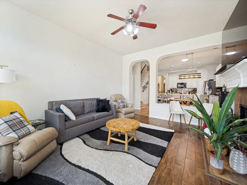Single Family Residence For Sale in Denton County , 2312 Fountain Gate Drive, Little Elm, Texas 75068, 3 Bedroom, 3 Bathroom, Garage spaces, 2,493 Sqft, built in 2009, mls#21308361, Real Estate Agent in Little Elm, Homes For Sale in Denton county, Homes For Sale in Little Elm, Realtor in Little Elm Texas, Real Estate Brokerage Independent Realty Texas, Luminita Cordes Realtor