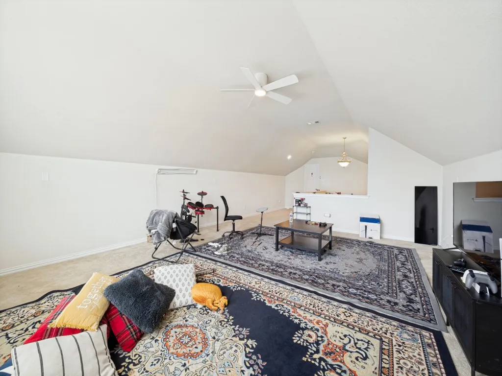 Single Family Residence For Sale in Denton County , 2312 Fountain Gate Drive, Little Elm, Texas 75068, 3 Bedroom, 3 Bathroom, Garage spaces, 2,493 Sqft, built in 2009, mls#21308361, Real Estate Agent in Little Elm, Homes For Sale in Denton county, Homes For Sale in Little Elm, Realtor in Little Elm Texas, Real Estate Brokerage Independent Realty Texas, Luminita Cordes Realtor