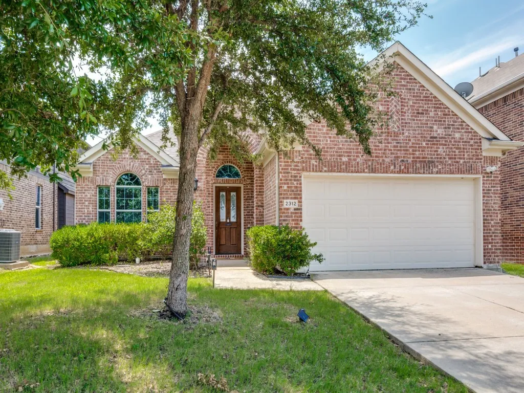 Single Family Residence For Sale in Denton County , 2312 Fountain Gate Drive, Little Elm, Texas 75068, 3 Bedroom, 3 Bathroom, Garage spaces, 2,493 Sqft, built in 2009, mls#21308361, Real Estate Agent in Little Elm, Homes For Sale in Denton county, Homes For Sale in Little Elm, Realtor in Little Elm Texas, Real Estate Brokerage Independent Realty Texas, Luminita Cordes Realtor