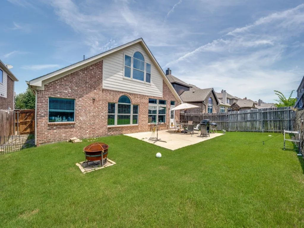 Single Family Residence For Sale in Denton County , 2312 Fountain Gate Drive, Little Elm, Texas 75068, 3 Bedroom, 3 Bathroom, Garage spaces, 2,493 Sqft, built in 2009, mls#21308361, Real Estate Agent in Little Elm, Homes For Sale in Denton county, Homes For Sale in Little Elm, Realtor in Little Elm Texas, Real Estate Brokerage Independent Realty Texas, Luminita Cordes Realtor