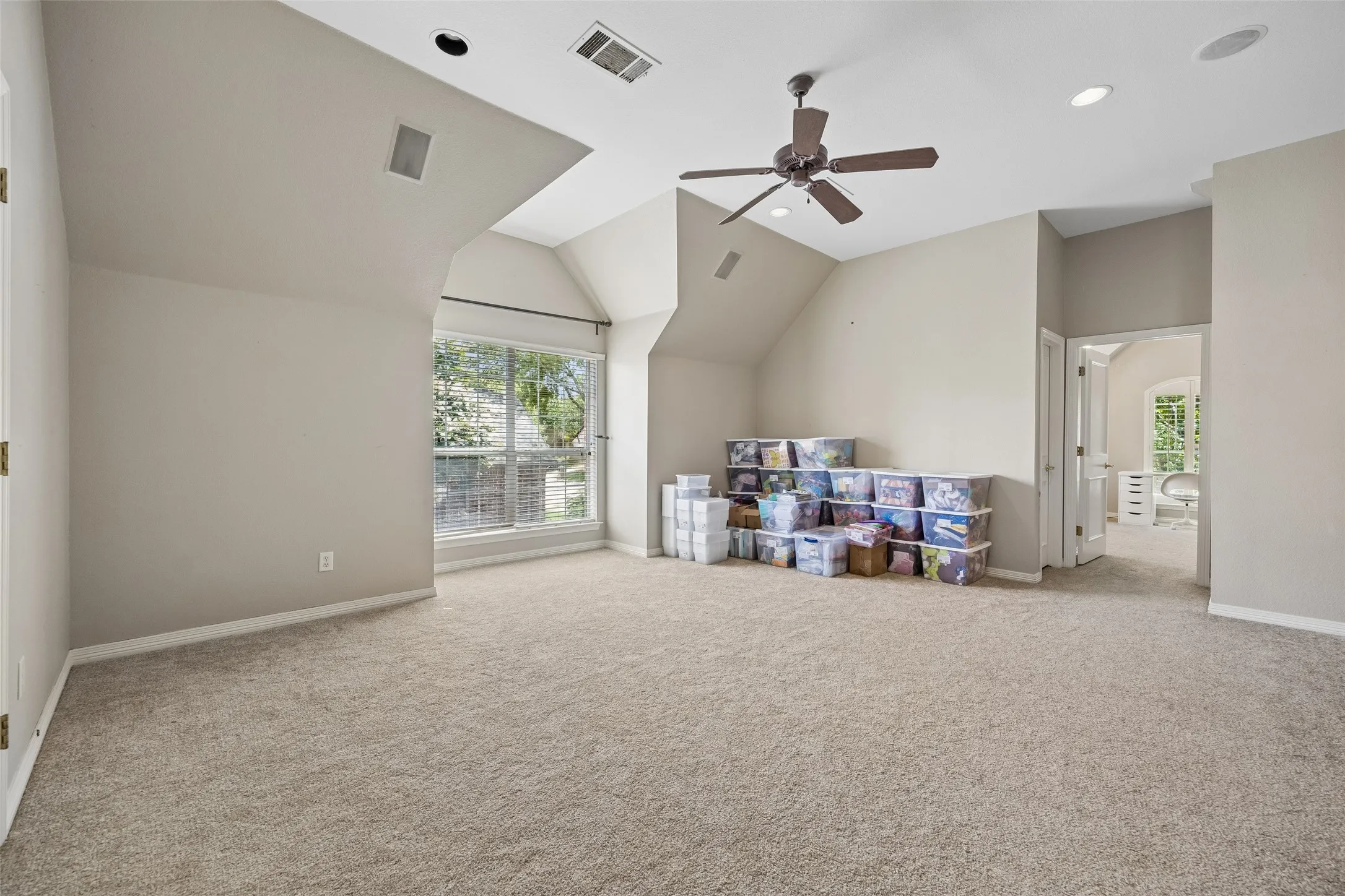 Single Family Residence For Sale in Tarrant County , 1414 Monarch Way, Southlake, Texas 76092, 5 Bedroom, 5 Bathroom, 3 Garage spaces, 4,072 Sqft, built in 2001, mls#21315701, Real Estate Agent in Southlake, Homes For Sale in Tarrant county, Homes For Sale in Southlake, Realtor in Southlake Texas, Real Estate Brokerage Independent Realty Texas, Luminita Cordes Realtor