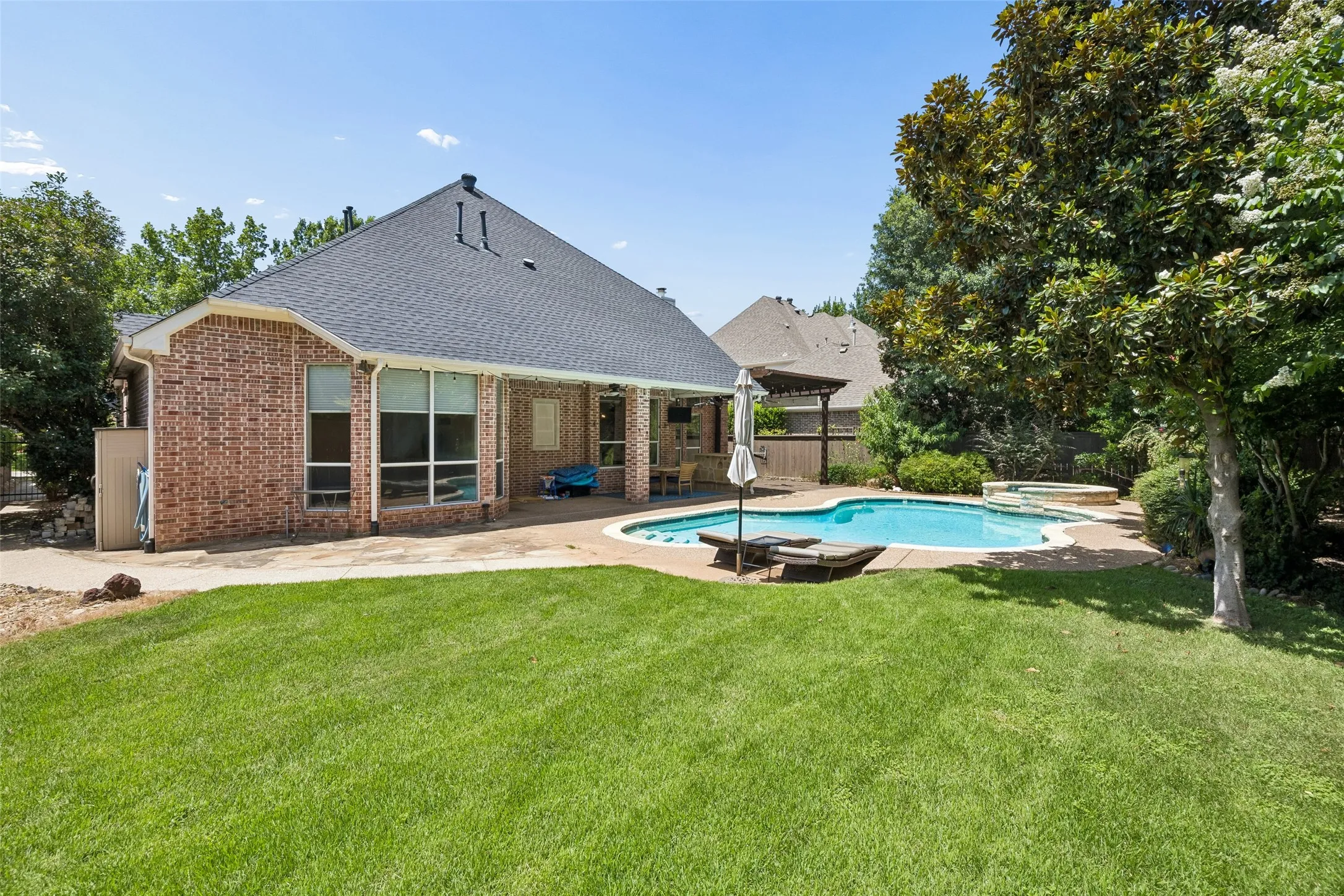 Single Family Residence For Sale in Tarrant County , 1414 Monarch Way, Southlake, Texas 76092, 5 Bedroom, 5 Bathroom, 3 Garage spaces, 4,072 Sqft, built in 2001, mls#21315701, Real Estate Agent in Southlake, Homes For Sale in Tarrant county, Homes For Sale in Southlake, Realtor in Southlake Texas, Real Estate Brokerage Independent Realty Texas, Luminita Cordes Realtor
