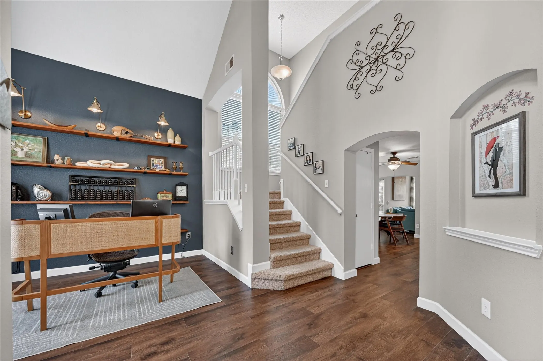 Living room with a accent wall