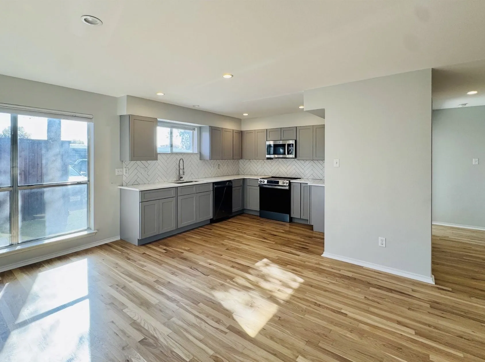 Condominium For Sale in Dallas County , 4616 W Lovers Lane 119, Dallas, Texas 75209, 2 Bedroom, 2 Bathroom, Garage spaces, 1,026 Sqft, built in 1960, mls#21314865, Real Estate Agent in Dallas, Homes For Sale in Dallas county, Homes For Sale in Dallas, Realtor in Dallas Texas, Real Estate Brokerage Independent Realty Texas, Luminita Cordes Realtor