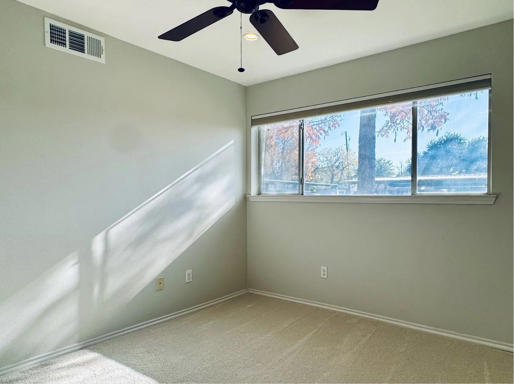 Condominium For Sale in Dallas County , 4616 W Lovers Lane 119, Dallas, Texas 75209, 2 Bedroom, 2 Bathroom, Garage spaces, 1,026 Sqft, built in 1960, mls#21314865, Real Estate Agent in Dallas, Homes For Sale in Dallas county, Homes For Sale in Dallas, Realtor in Dallas Texas, Real Estate Brokerage Independent Realty Texas, Luminita Cordes Realtor