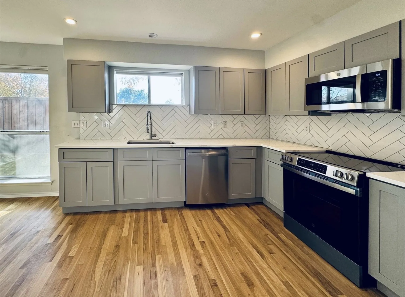 Condominium For Sale in Dallas County , 4616 W Lovers Lane 119, Dallas, Texas 75209, 2 Bedroom, 2 Bathroom, Garage spaces, 1,026 Sqft, built in 1960, mls#21314865, Real Estate Agent in Dallas, Homes For Sale in Dallas county, Homes For Sale in Dallas, Realtor in Dallas Texas, Real Estate Brokerage Independent Realty Texas, Luminita Cordes Realtor