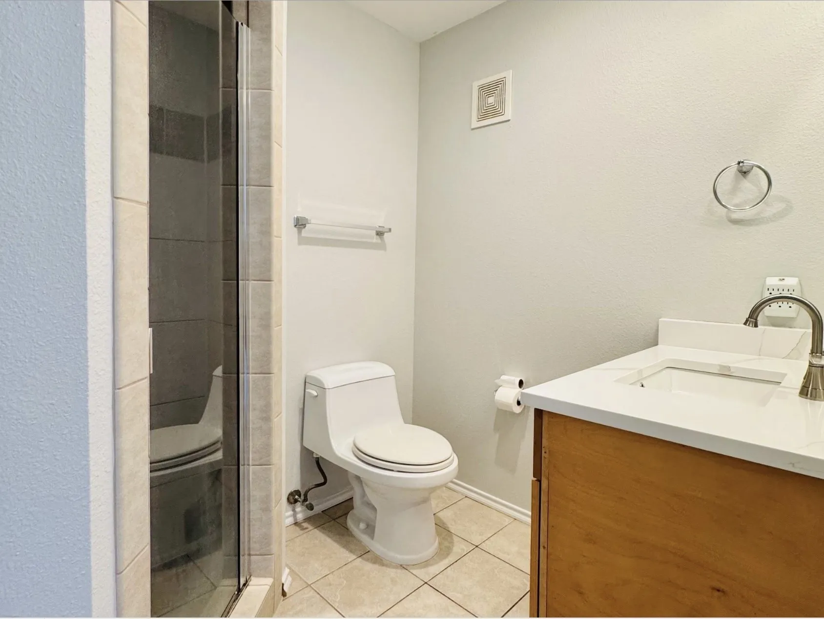 Condominium For Sale in Dallas County , 4616 W Lovers Lane 119, Dallas, Texas 75209, 2 Bedroom, 2 Bathroom, Garage spaces, 1,026 Sqft, built in 1960, mls#21314865, Real Estate Agent in Dallas, Homes For Sale in Dallas county, Homes For Sale in Dallas, Realtor in Dallas Texas, Real Estate Brokerage Independent Realty Texas, Luminita Cordes Realtor