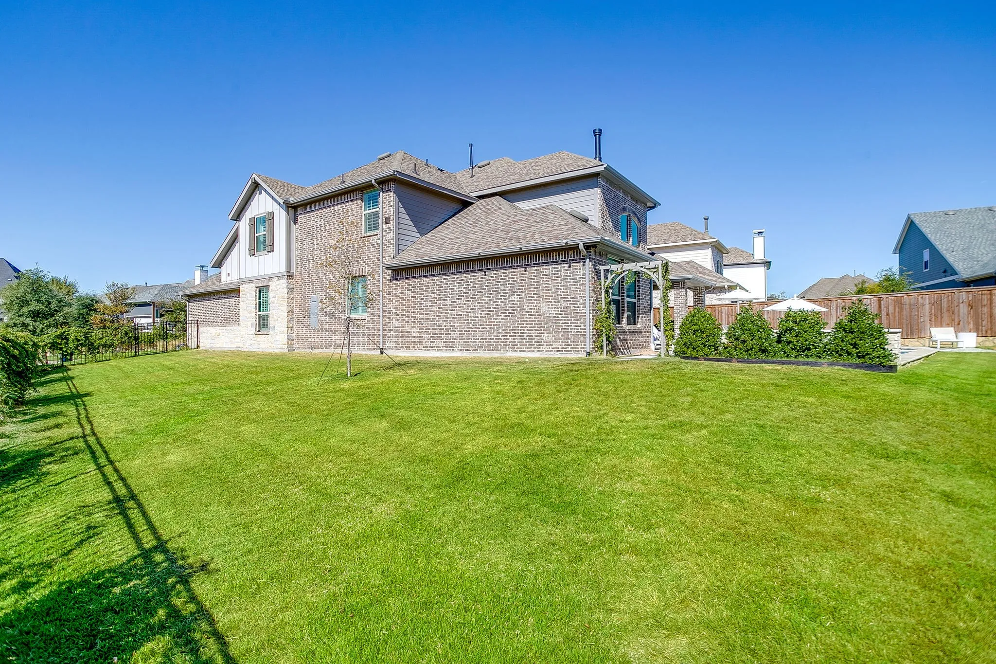 Single Family Residence For Sale in Parker County , 2009 Roundtree Circle E, Fort Worth, Texas 76008, 4 Bedroom, 3 Bathroom, 2 Garage spaces, 3,001 Sqft, built in 2021, Price $720,000, mls#21316801, Real Estate Agent in Fort Worth, Homes For Sale in Parker county, Homes For Sale in Fort Worth, Realtor in Fort Worth Texas, Real Estate Brokerage Independent Realty Texas, Luminita Cordes Realtor