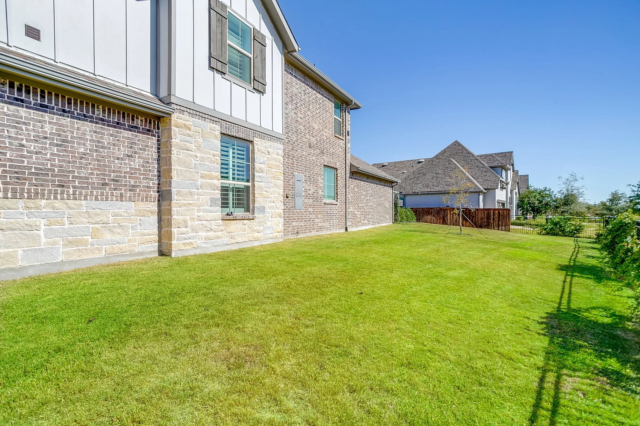 Single Family Residence For Sale in Parker County , 2009 Roundtree Circle E, Fort Worth, Texas 76008, 4 Bedroom, 3 Bathroom, 2 Garage spaces, 3,001 Sqft, built in 2021, Price $720,000, mls#21316801, Real Estate Agent in Fort Worth, Homes For Sale in Parker county, Homes For Sale in Fort Worth, Realtor in Fort Worth Texas, Real Estate Brokerage Independent Realty Texas, Luminita Cordes Realtor