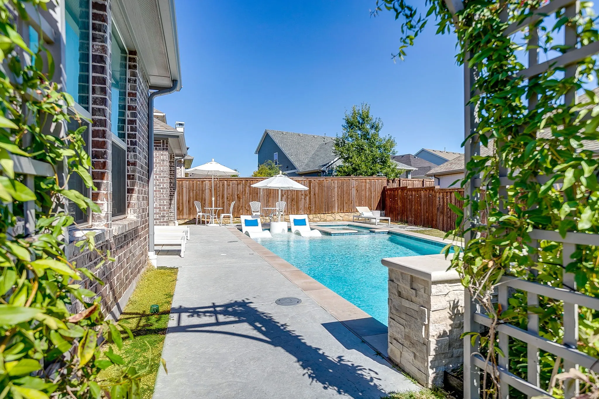 Single Family Residence For Sale in Parker County , 2009 Roundtree Circle E, Fort Worth, Texas 76008, 4 Bedroom, 3 Bathroom, 2 Garage spaces, 3,001 Sqft, built in 2021, Price $720,000, mls#21316801, Real Estate Agent in Fort Worth, Homes For Sale in Parker county, Homes For Sale in Fort Worth, Realtor in Fort Worth Texas, Real Estate Brokerage Independent Realty Texas, Luminita Cordes Realtor