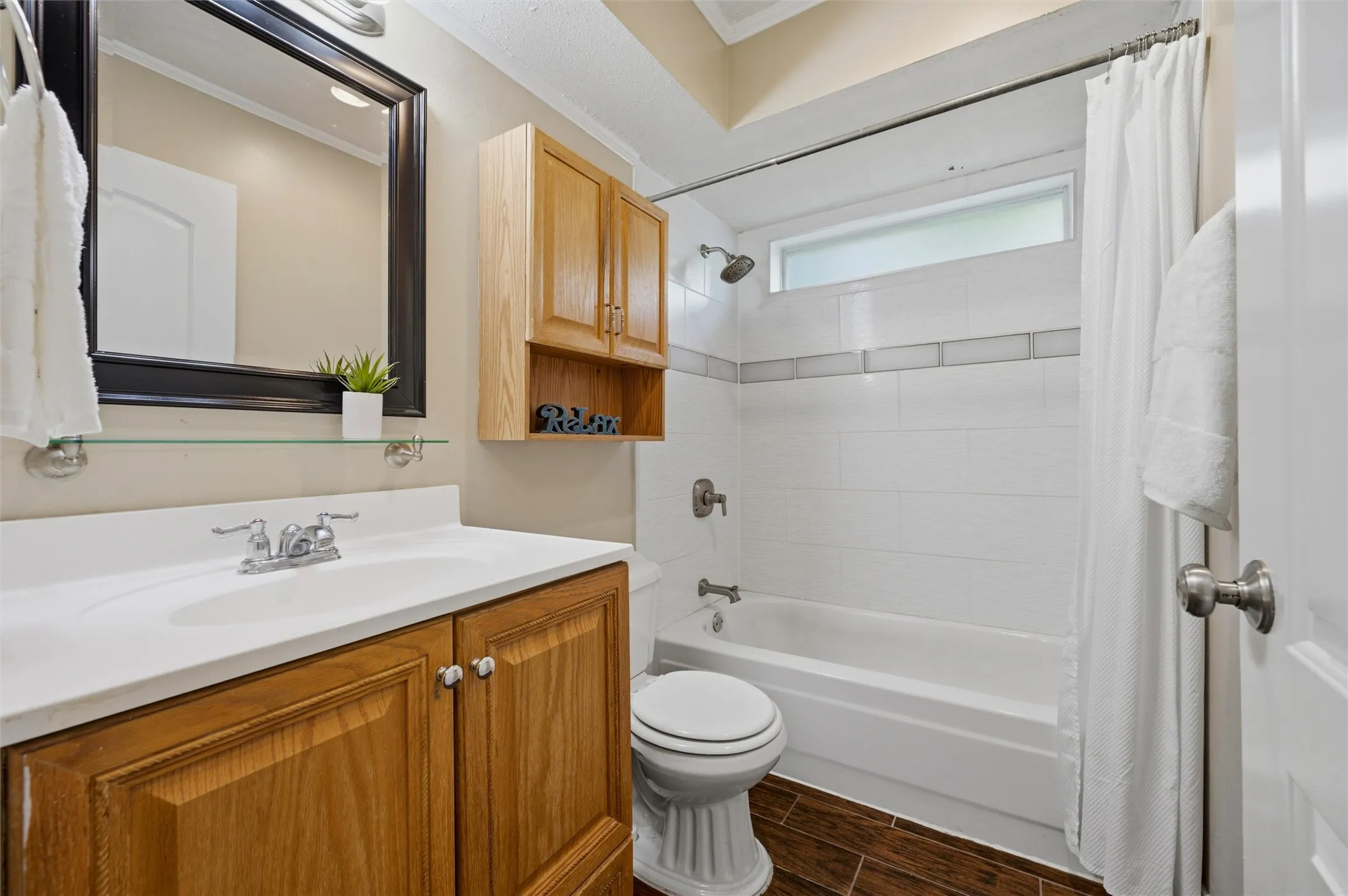 Full hall bathroom
