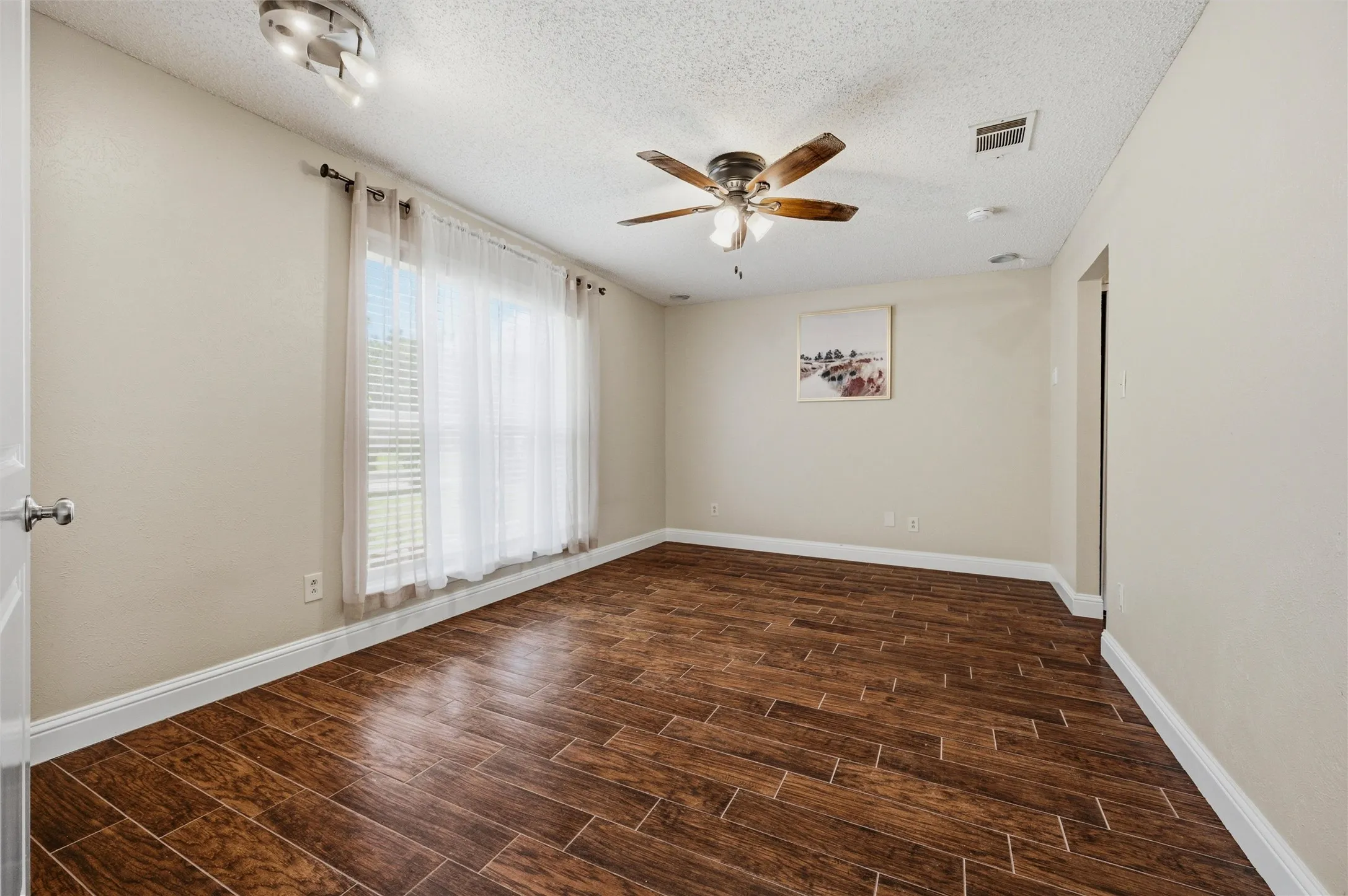 Single Family Residence For Sale in Dallas County , 2713 Riviera Drive, Garland, Texas 75040, 3 Bedroom, 2 Bathroom, 2 Garage spaces, 1,470 Sqft, built in 1983, mls#21316228, Real Estate Agent in Garland, Homes For Sale in Dallas county, Homes For Sale in Garland, Realtor in Garland Texas, Real Estate Brokerage Independent Realty Texas, Luminita Cordes Realtor