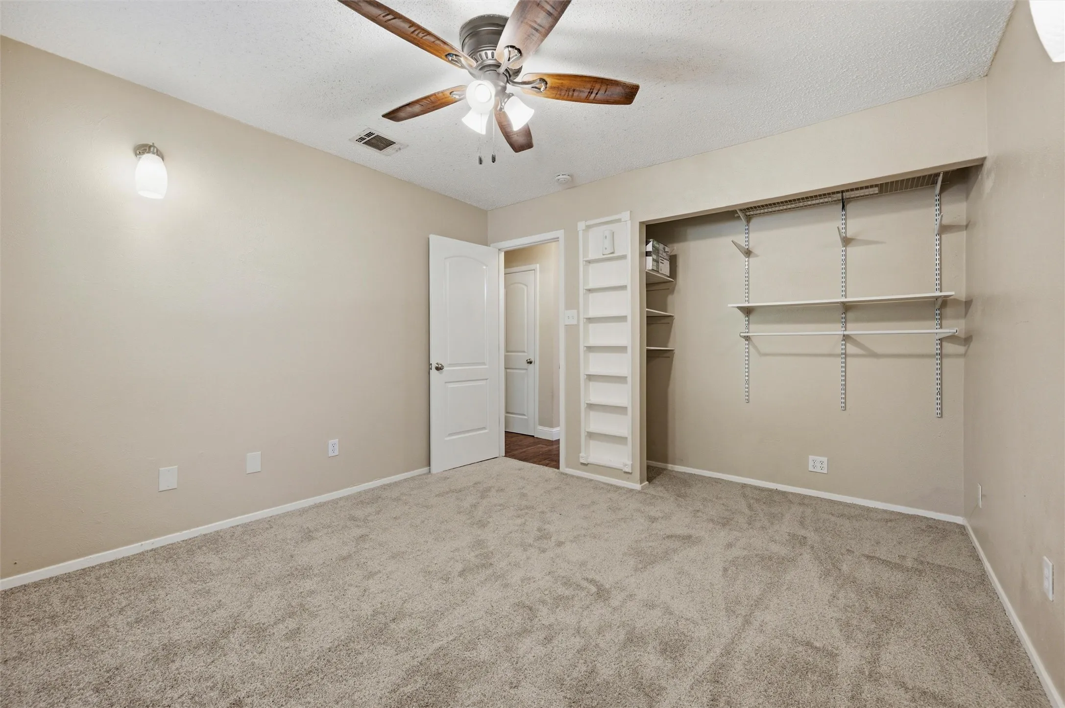 Single Family Residence For Sale in Dallas County , 2713 Riviera Drive, Garland, Texas 75040, 3 Bedroom, 2 Bathroom, 2 Garage spaces, 1,470 Sqft, built in 1983, mls#21316228, Real Estate Agent in Garland, Homes For Sale in Dallas county, Homes For Sale in Garland, Realtor in Garland Texas, Real Estate Brokerage Independent Realty Texas, Luminita Cordes Realtor