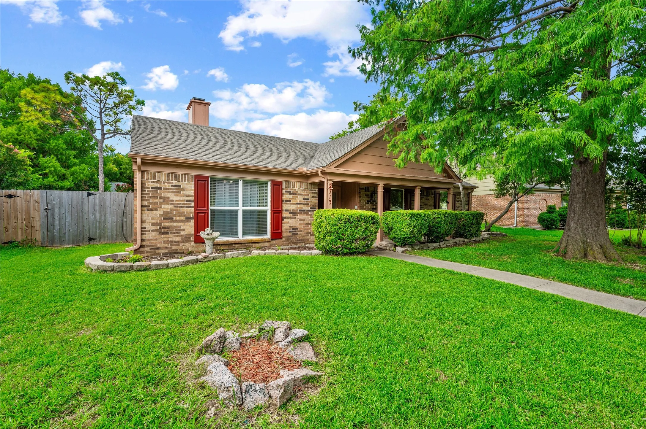 Single Family Residence For Sale in Dallas County , 2713 Riviera Drive, Garland, Texas 75040, 3 Bedroom, 2 Bathroom, 2 Garage spaces, 1,470 Sqft, built in 1983, mls#21316228, Real Estate Agent in Garland, Homes For Sale in Dallas county, Homes For Sale in Garland, Realtor in Garland Texas, Real Estate Brokerage Independent Realty Texas, Luminita Cordes Realtor