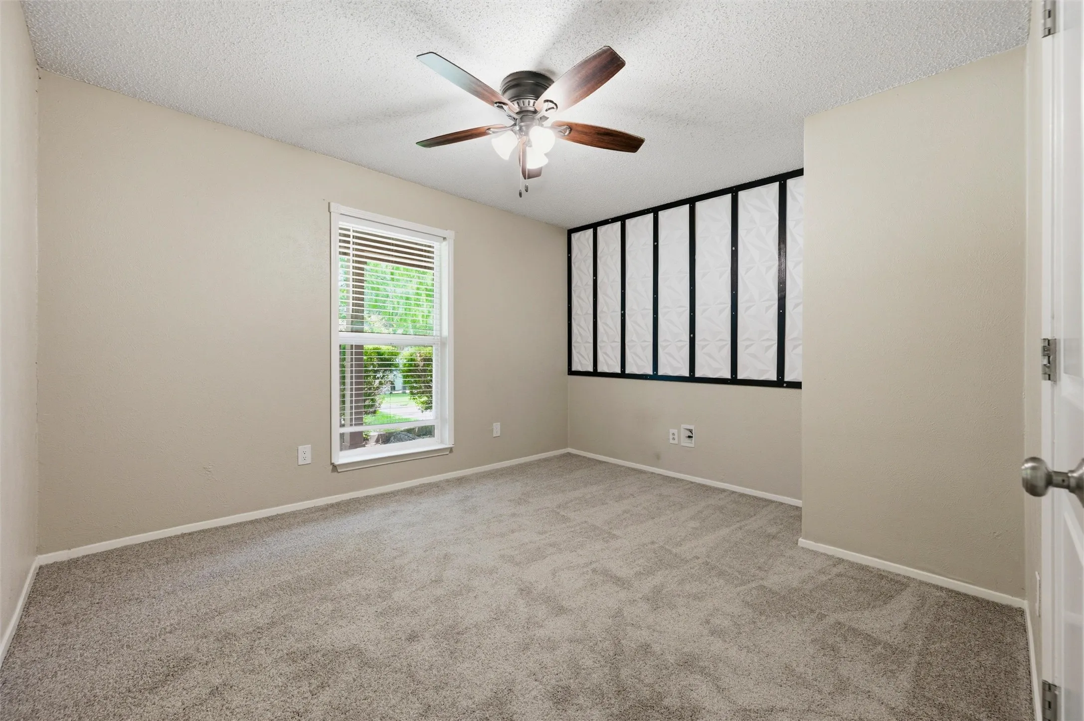 Single Family Residence For Sale in Dallas County , 2713 Riviera Drive, Garland, Texas 75040, 3 Bedroom, 2 Bathroom, 2 Garage spaces, 1,470 Sqft, built in 1983, mls#21316228, Real Estate Agent in Garland, Homes For Sale in Dallas county, Homes For Sale in Garland, Realtor in Garland Texas, Real Estate Brokerage Independent Realty Texas, Luminita Cordes Realtor