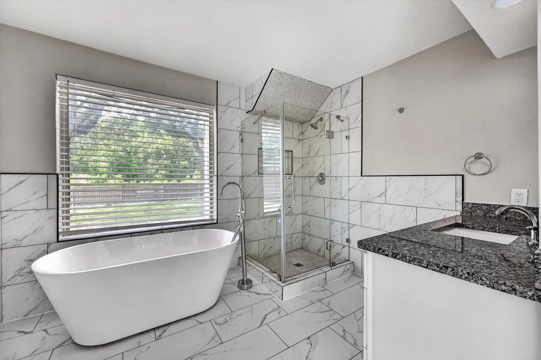 Single Family Residence For Sale in Dallas County , 344 Woodbrook Drive, De Soto, Texas 75115, 4 Bedroom, 3 Bathroom, 2 Garage spaces, 2,537 Sqft, built in 1975, mls#21315366, Real Estate Agent in De Soto, Homes For Sale in Dallas county, Homes For Sale in De Soto, Realtor in De Soto Texas, Real Estate Brokerage Independent Realty Texas, Luminita Cordes Realtor