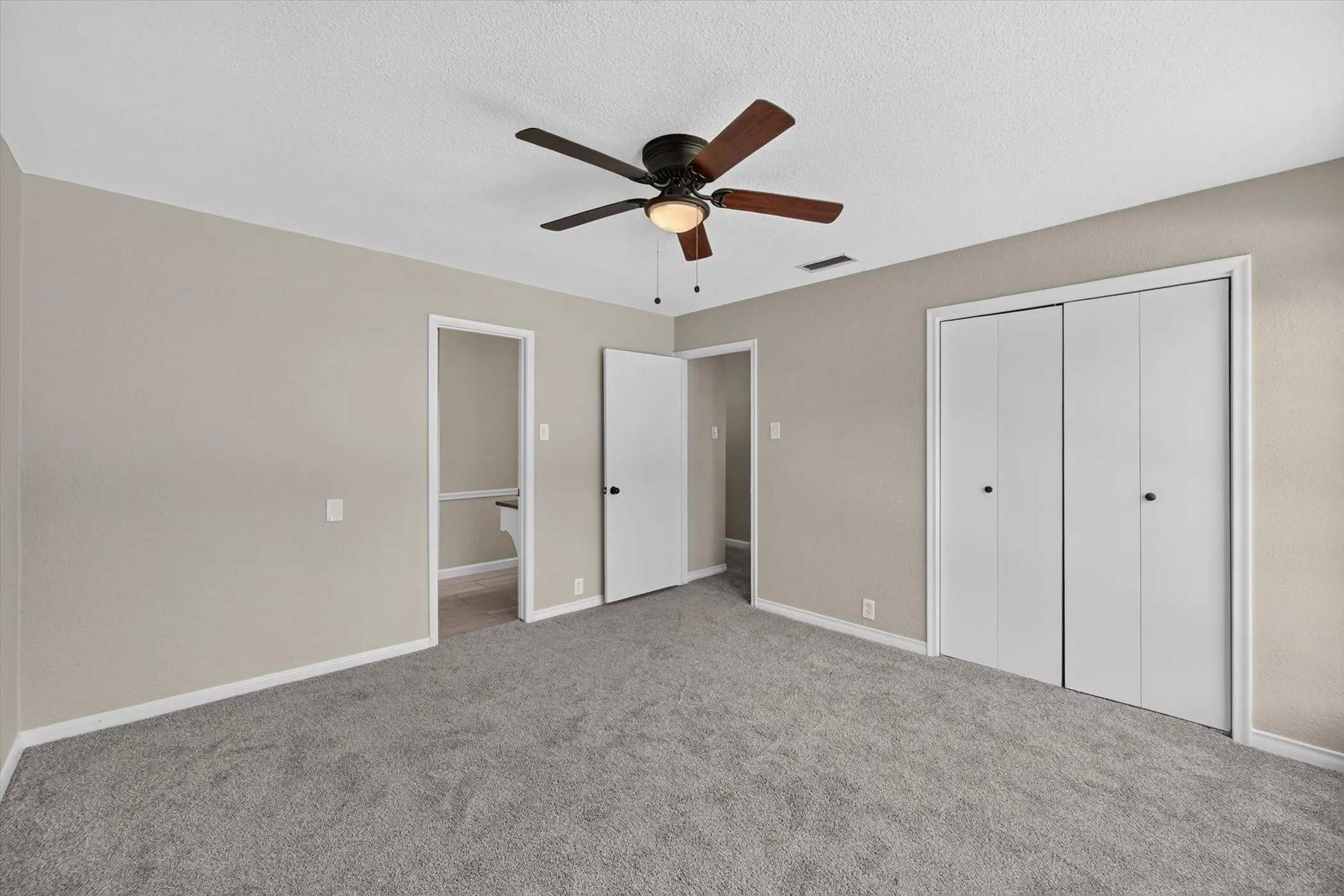 Single Family Residence For Sale in Dallas County , 344 Woodbrook Drive, De Soto, Texas 75115, 4 Bedroom, 3 Bathroom, 2 Garage spaces, 2,537 Sqft, built in 1975, mls#21315366, Real Estate Agent in De Soto, Homes For Sale in Dallas county, Homes For Sale in De Soto, Realtor in De Soto Texas, Real Estate Brokerage Independent Realty Texas, Luminita Cordes Realtor