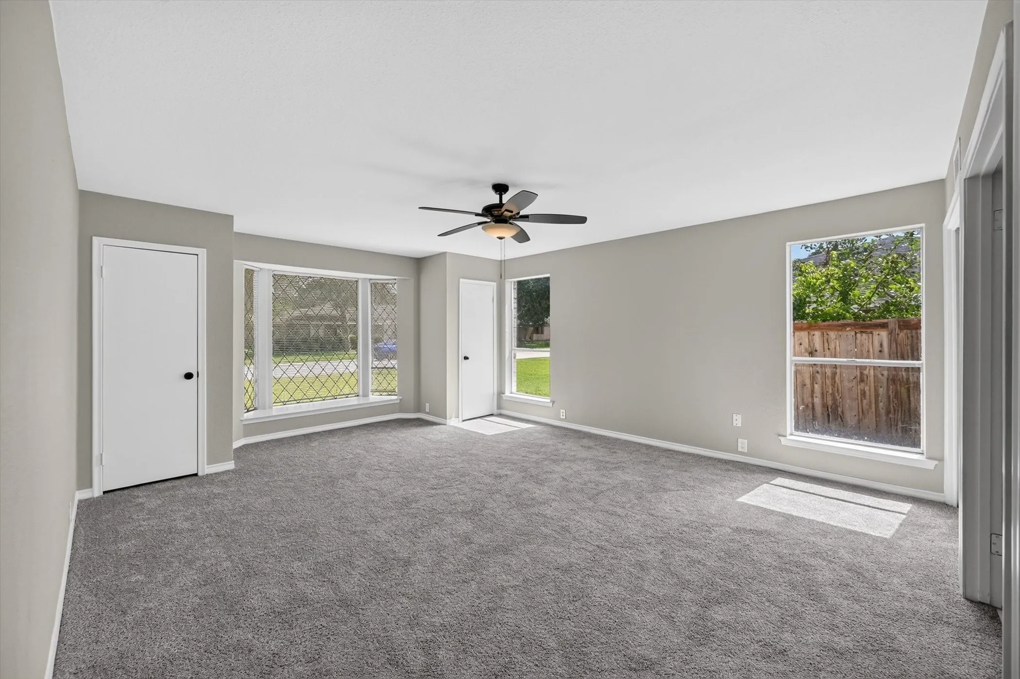 Single Family Residence For Sale in Dallas County , 344 Woodbrook Drive, De Soto, Texas 75115, 4 Bedroom, 3 Bathroom, 2 Garage spaces, 2,537 Sqft, built in 1975, mls#21315366, Real Estate Agent in De Soto, Homes For Sale in Dallas county, Homes For Sale in De Soto, Realtor in De Soto Texas, Real Estate Brokerage Independent Realty Texas, Luminita Cordes Realtor